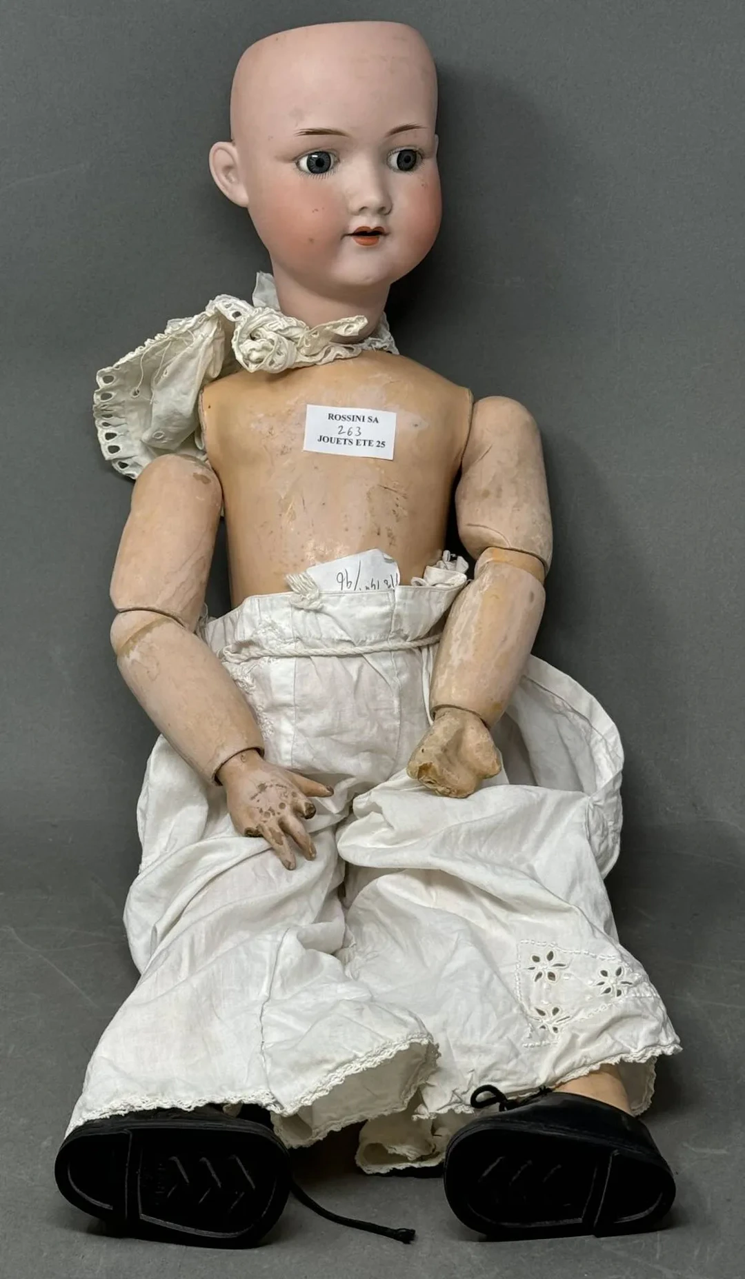 German doll with bisque head, fixed eyes and composite body - Lot 426