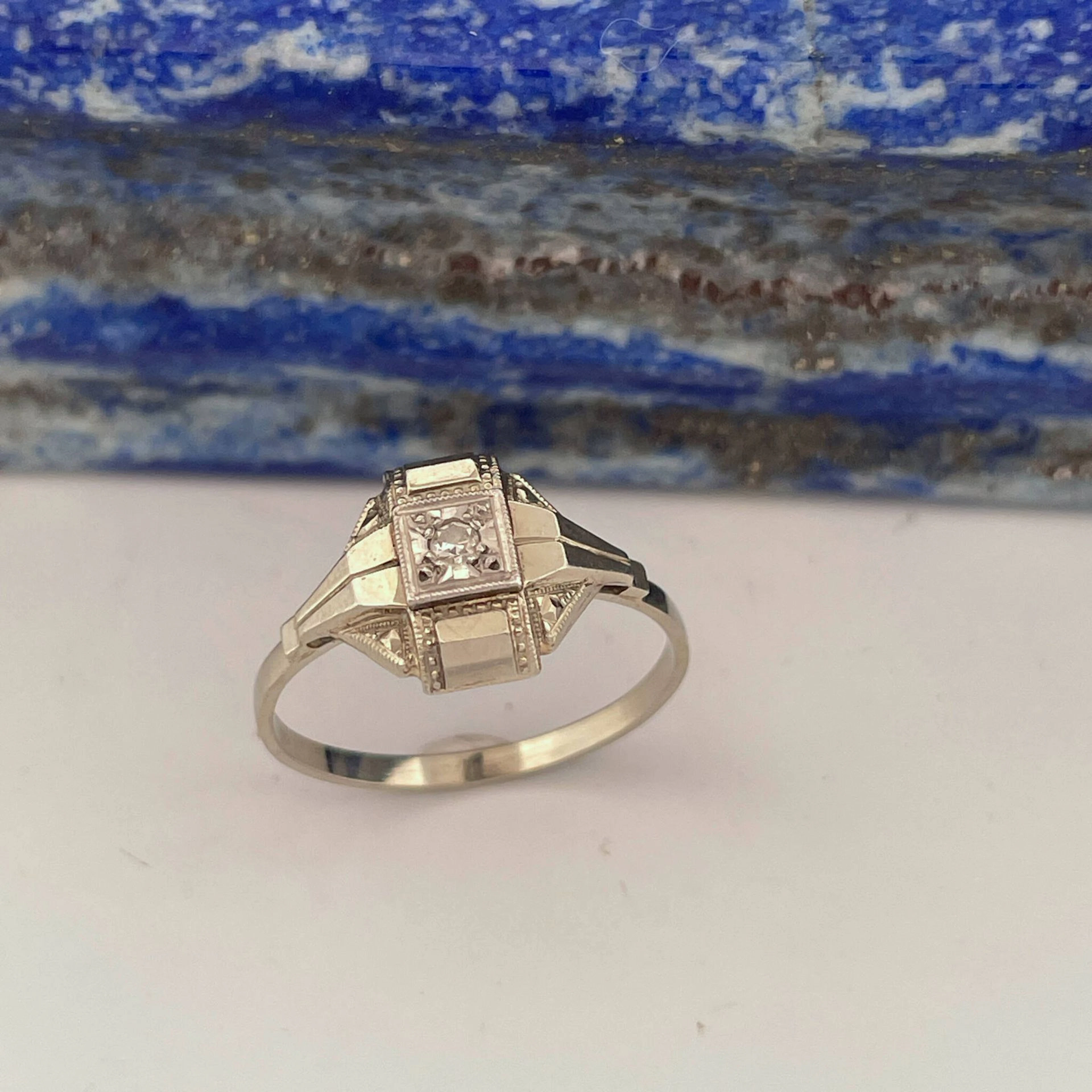 Delicate ring in platinum (950) and white gold (750) set wit - Lot 172