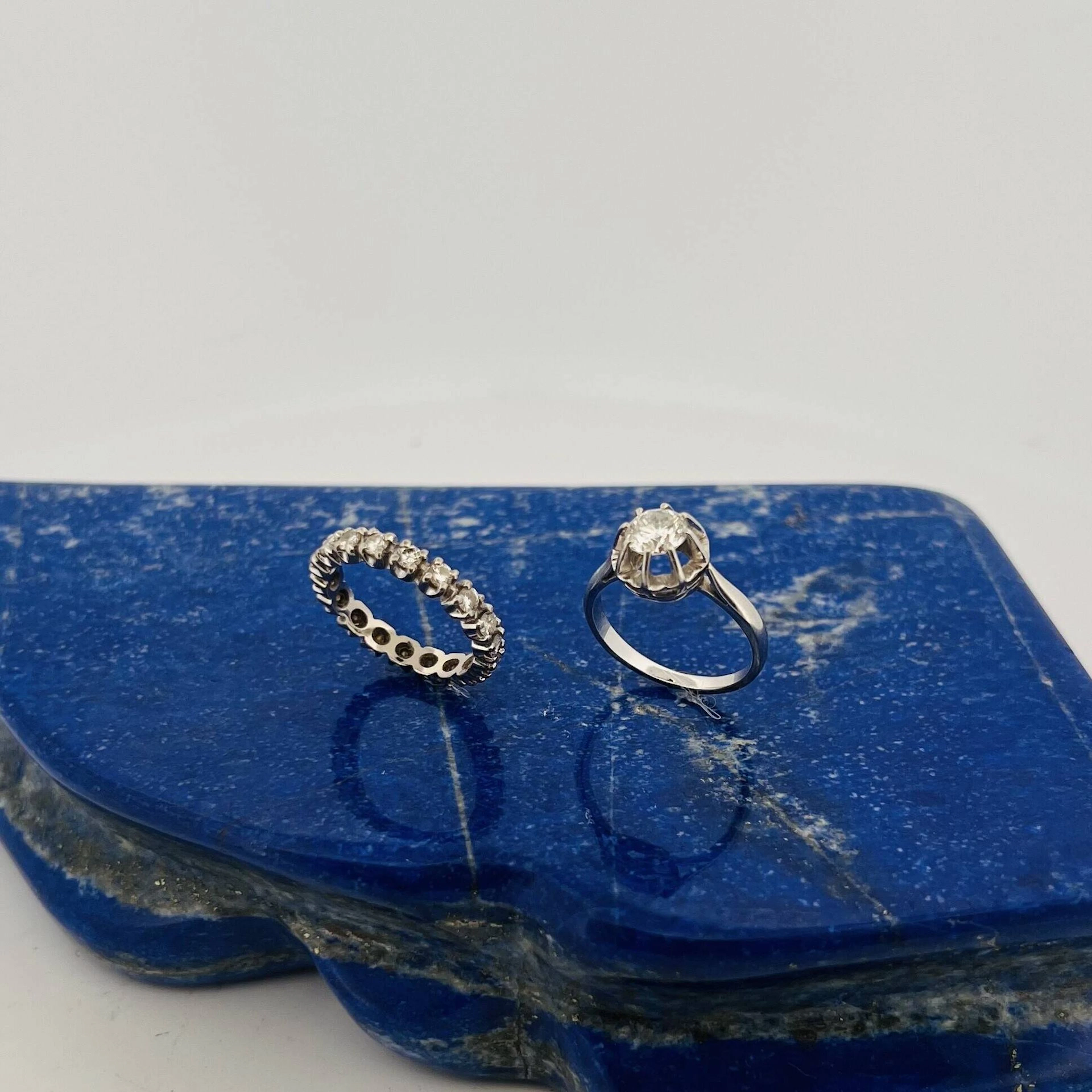 Set of two white gold (750) rings consisting of an American- - Lot 217