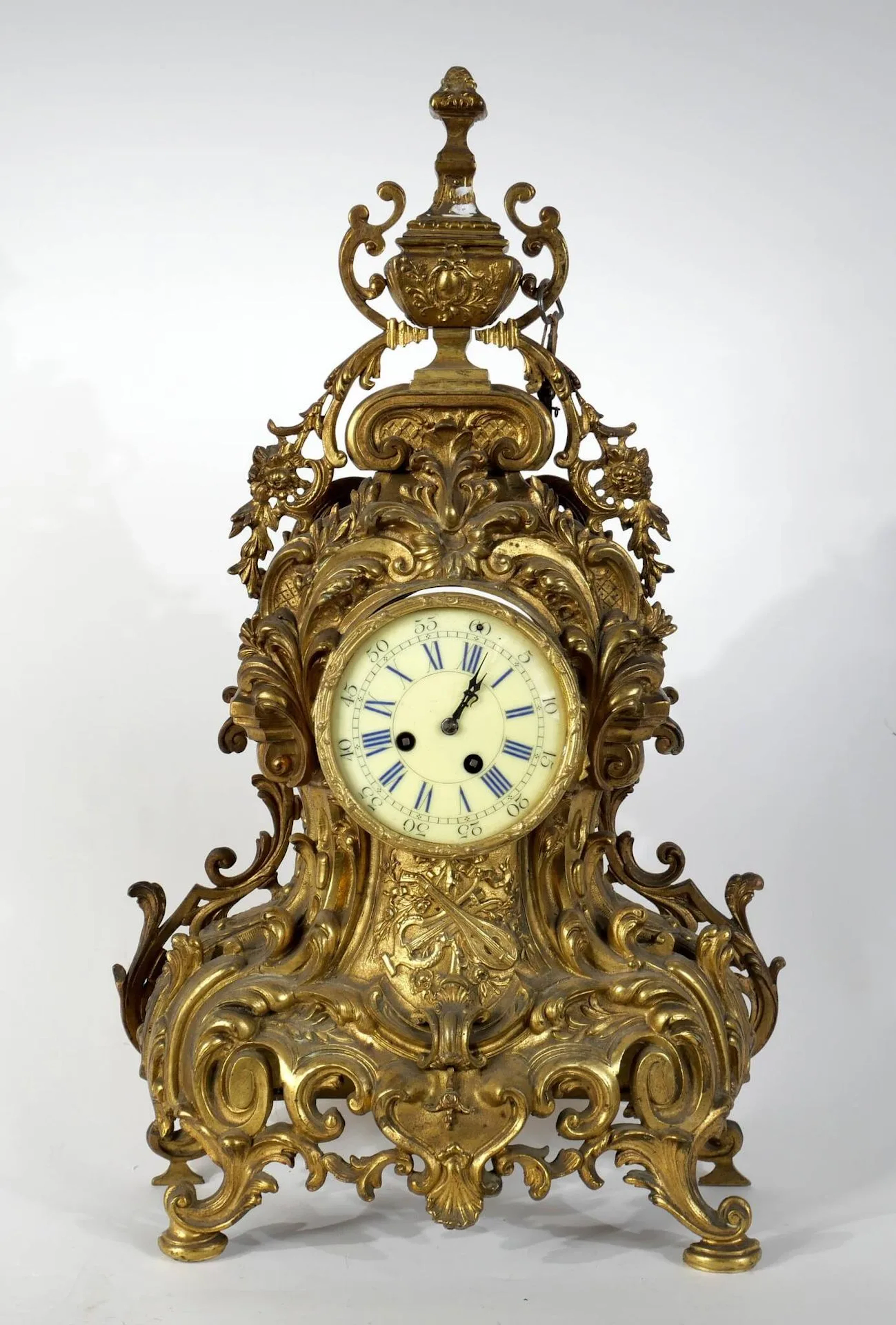 Large Louis XV-style cartel clock from the Napoleon III peri - Lot 370