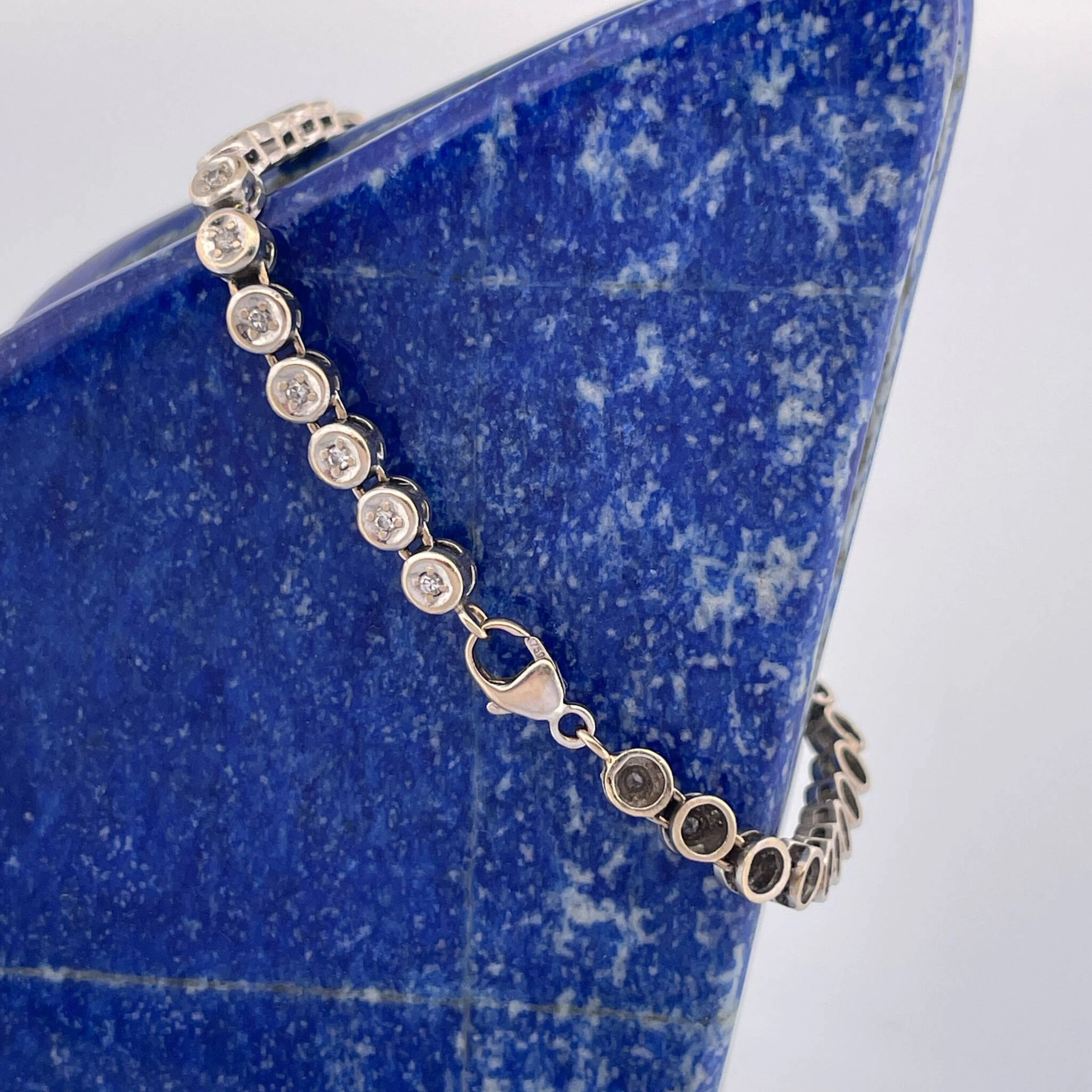 White gold (750) bracelet set with a row of 8/8-cut diamonds - Lot 150