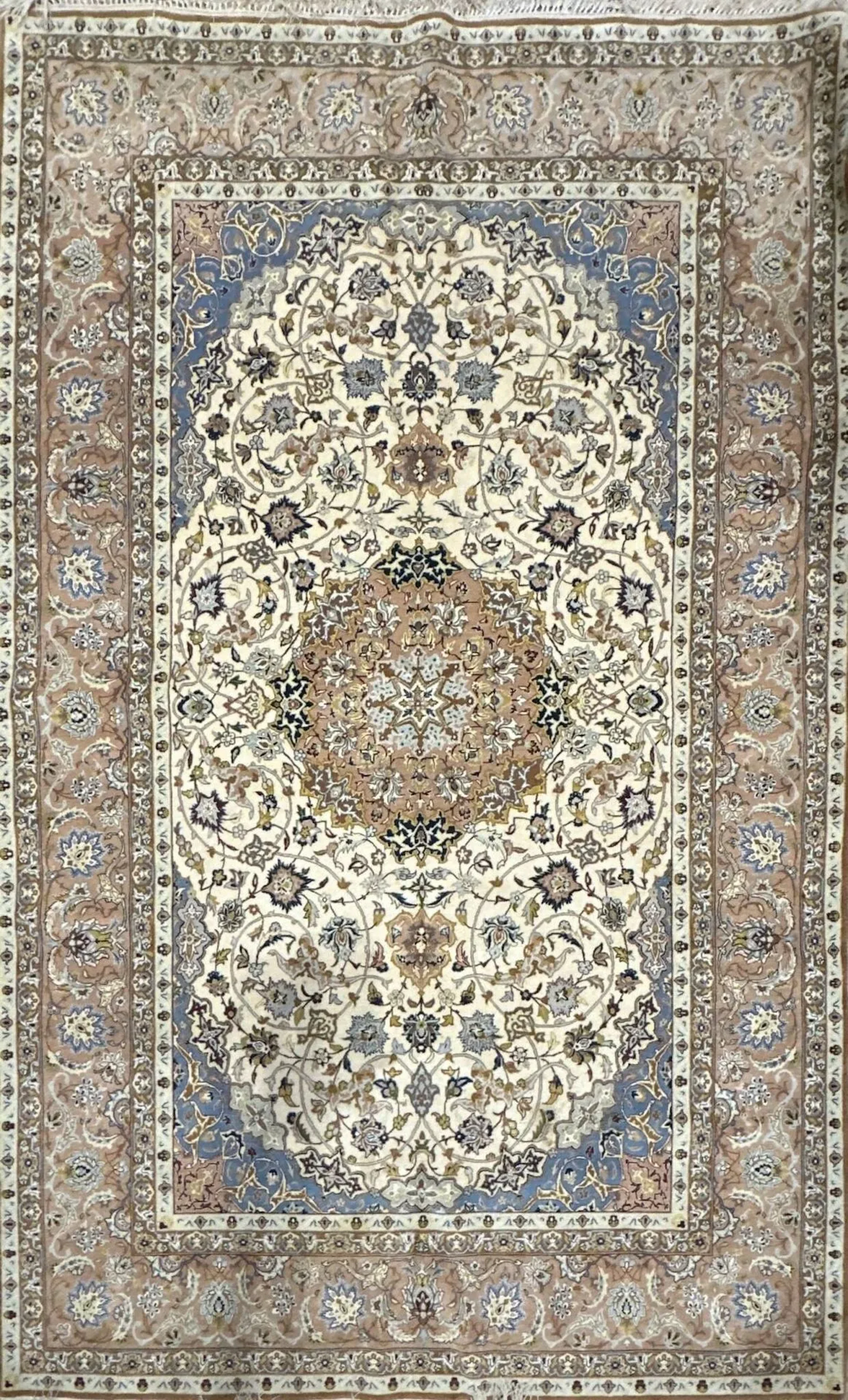 Great and fine Isfahan - Lot 250