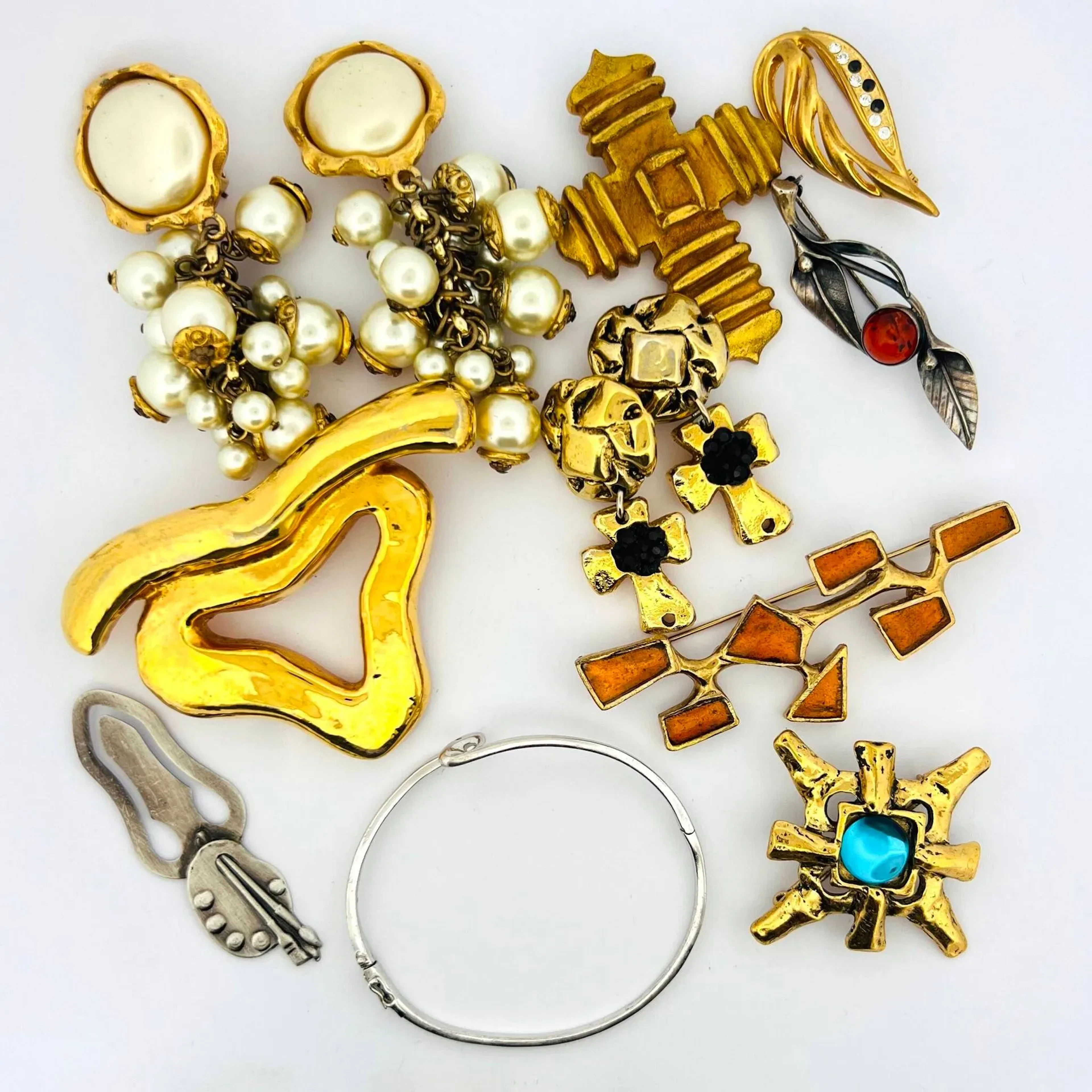 Set of costume jewelry including pairs of earrings, brooches - Lot 221
