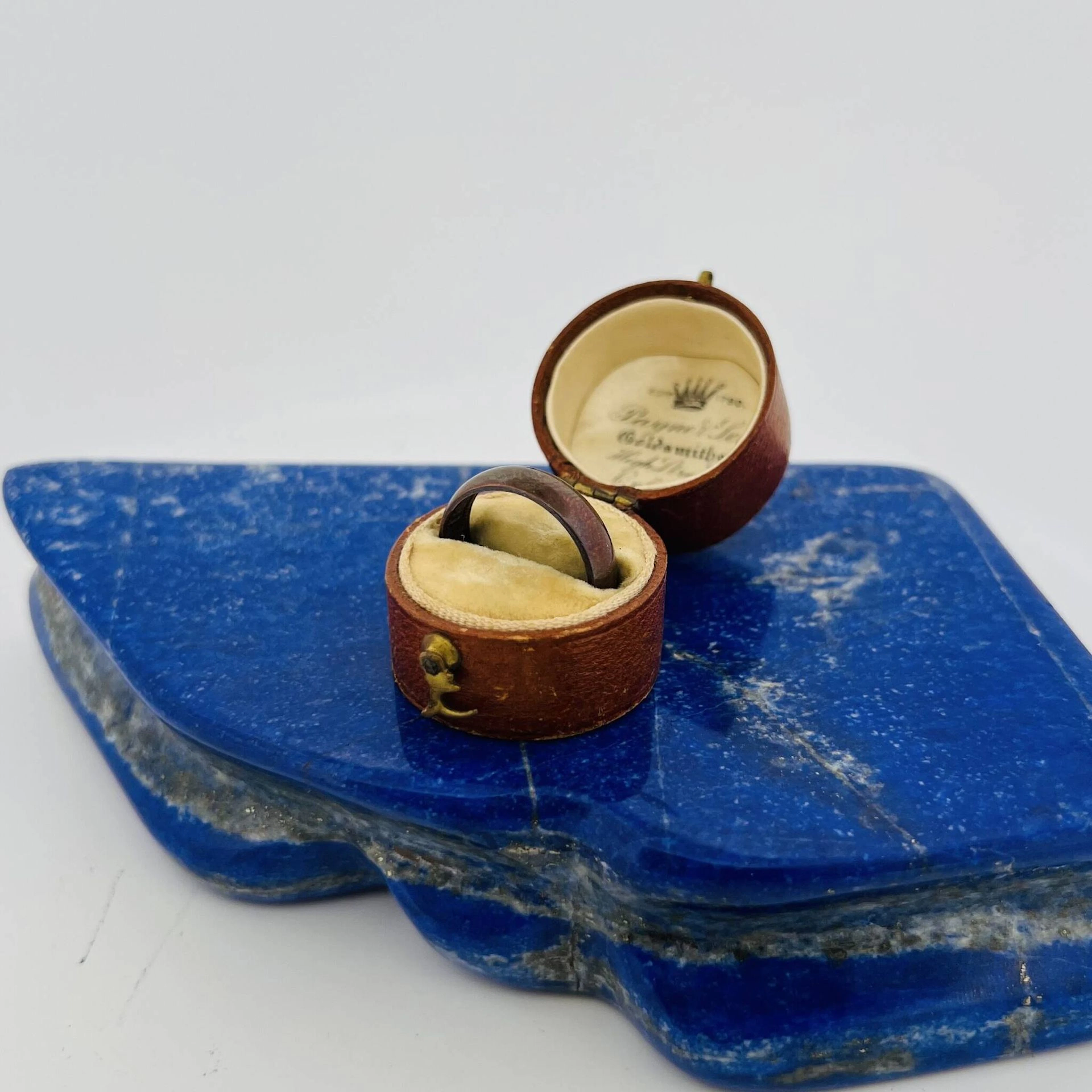 Commemorative metal ring engraved on the inside with "Napole - Lot 100