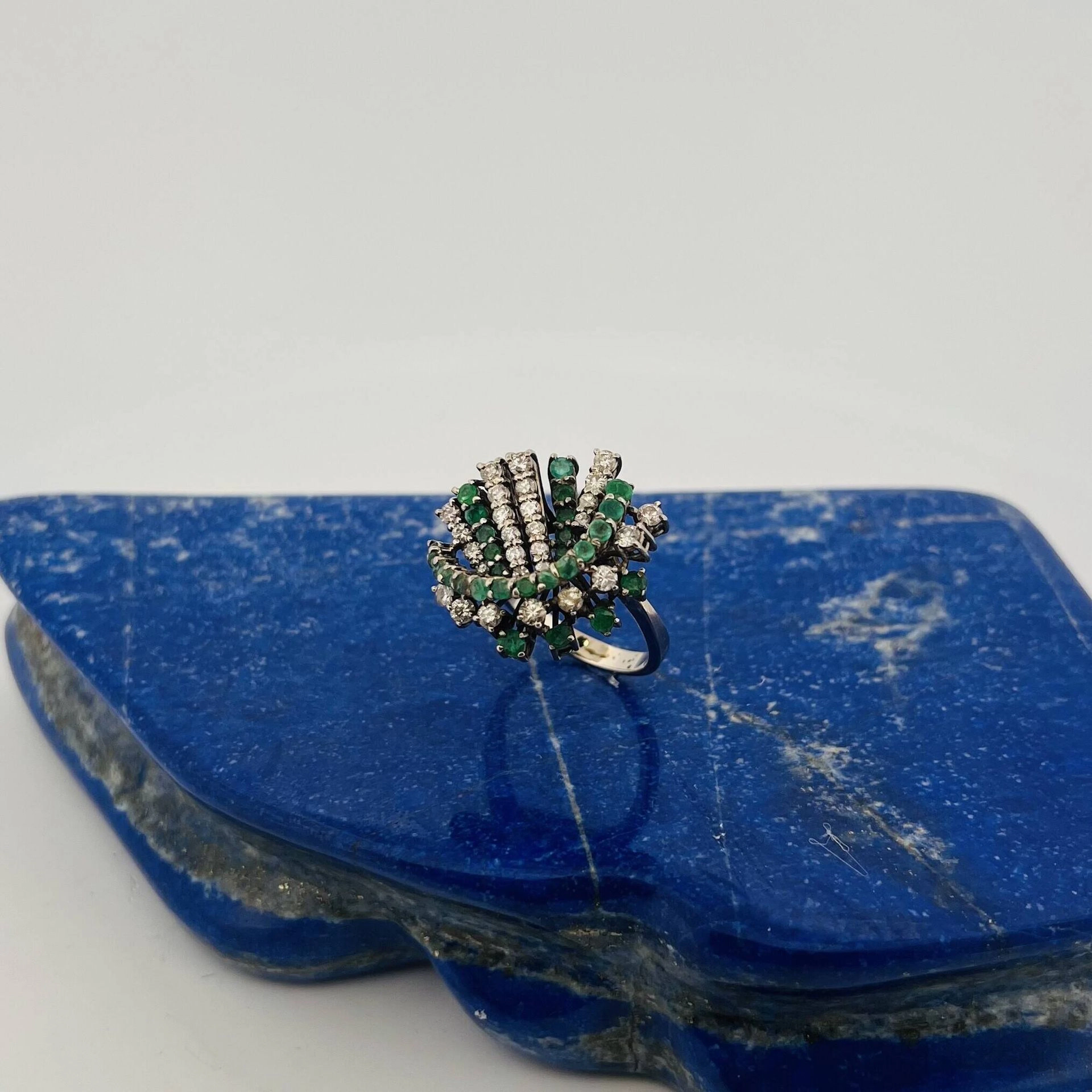 Geometric ring in white gold (750) set with rows of brillian - Lot 102