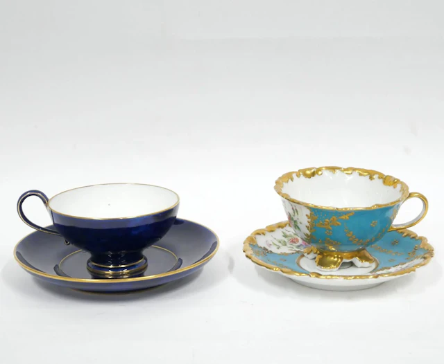 Set of two porcelain cups and saucers - Lot 23