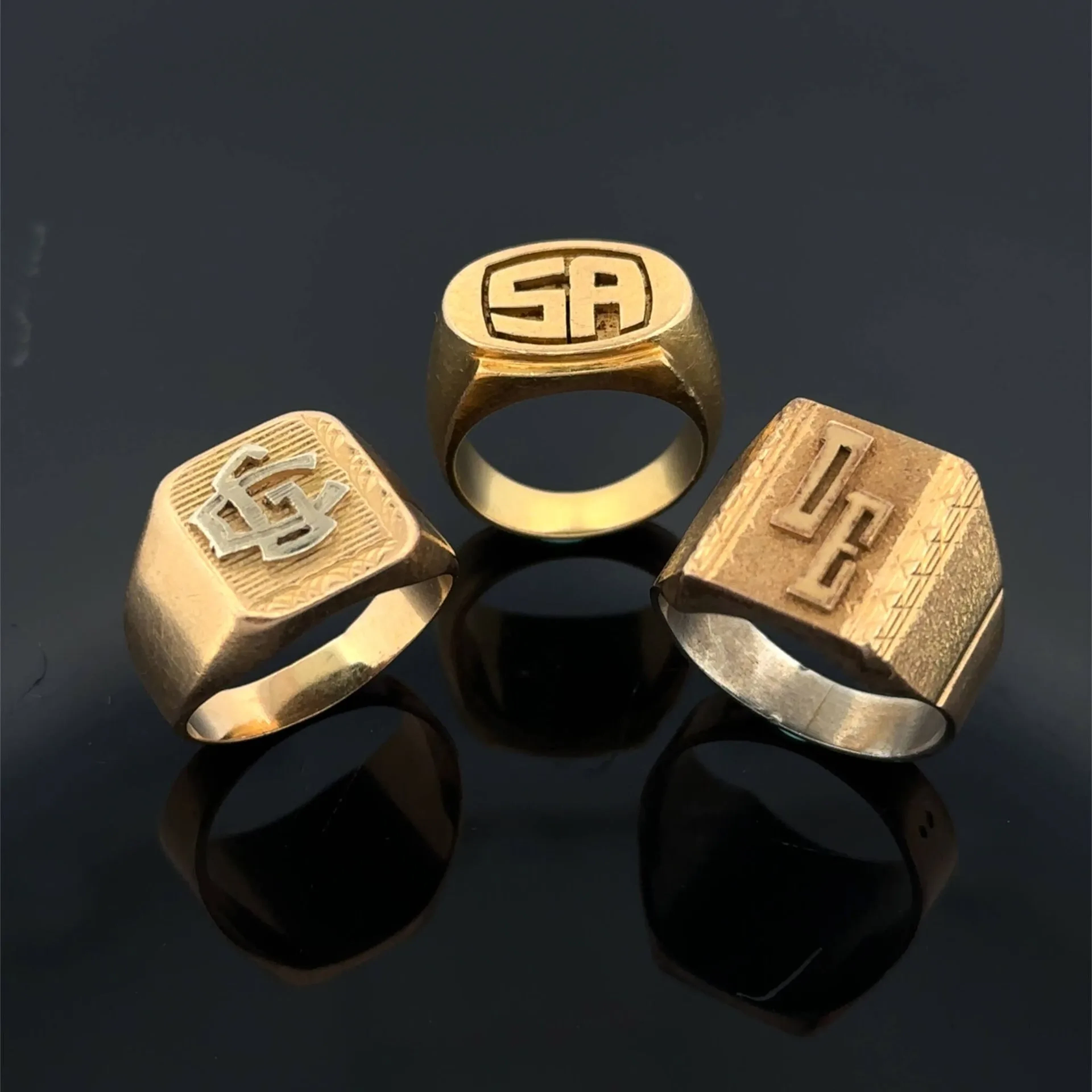 Three monogrammed and engraved signet rings, including: - tw - Lot 150