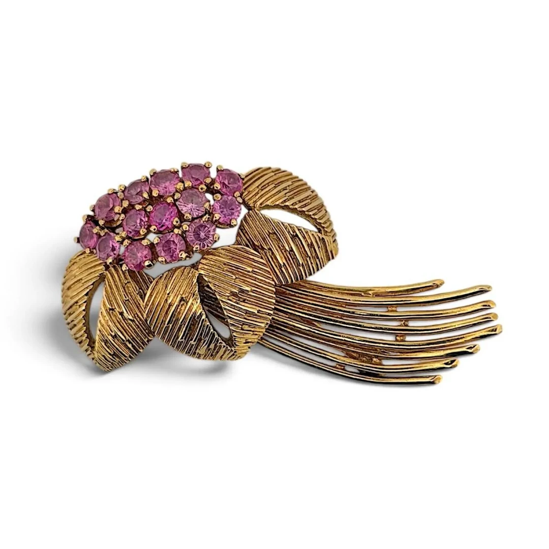 Openwork "leaf" brooch in yellow gold (750), set with fourte - Lot 286