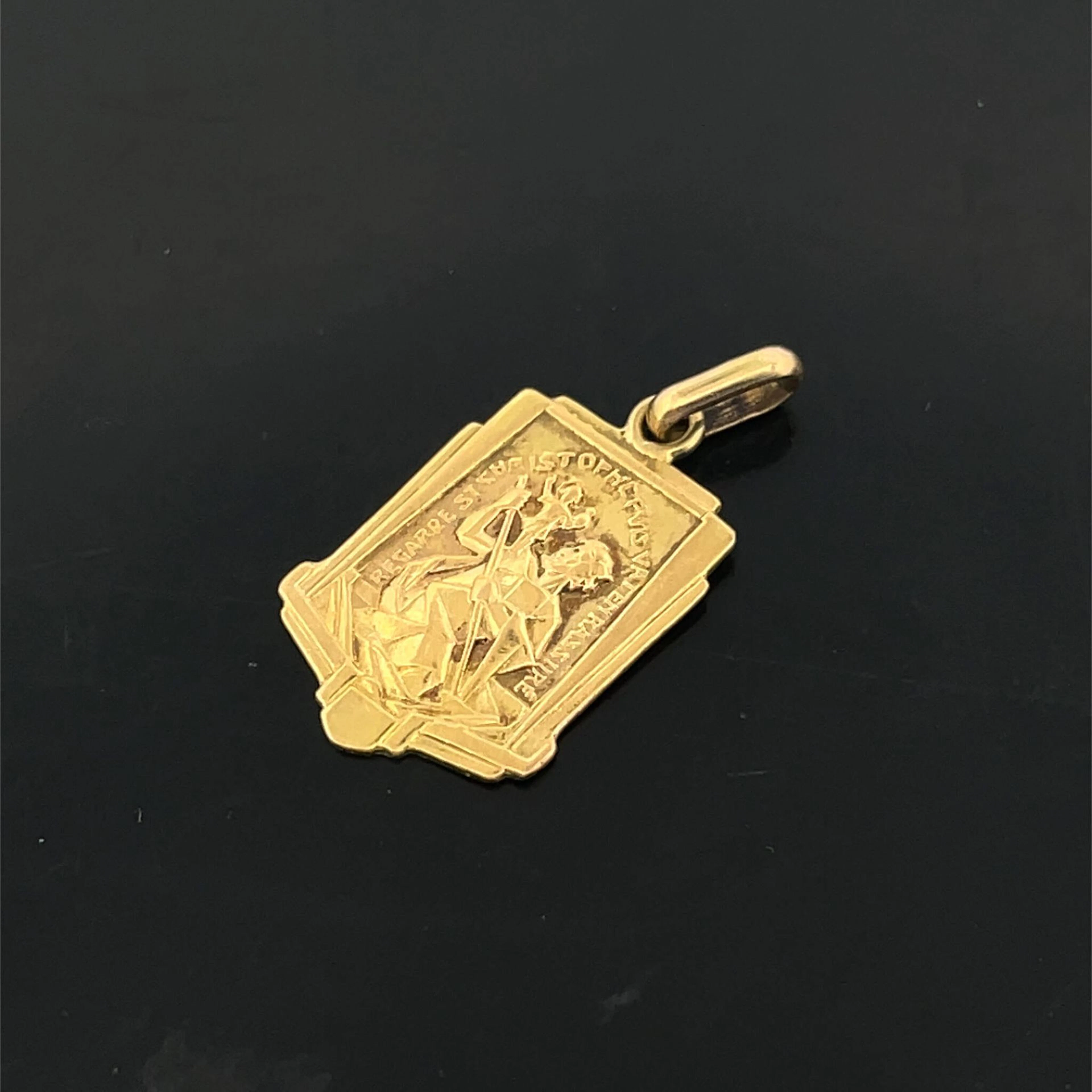 Yellow gold (750) baptismal medallion pendant, monogrammed a - Lot 310
