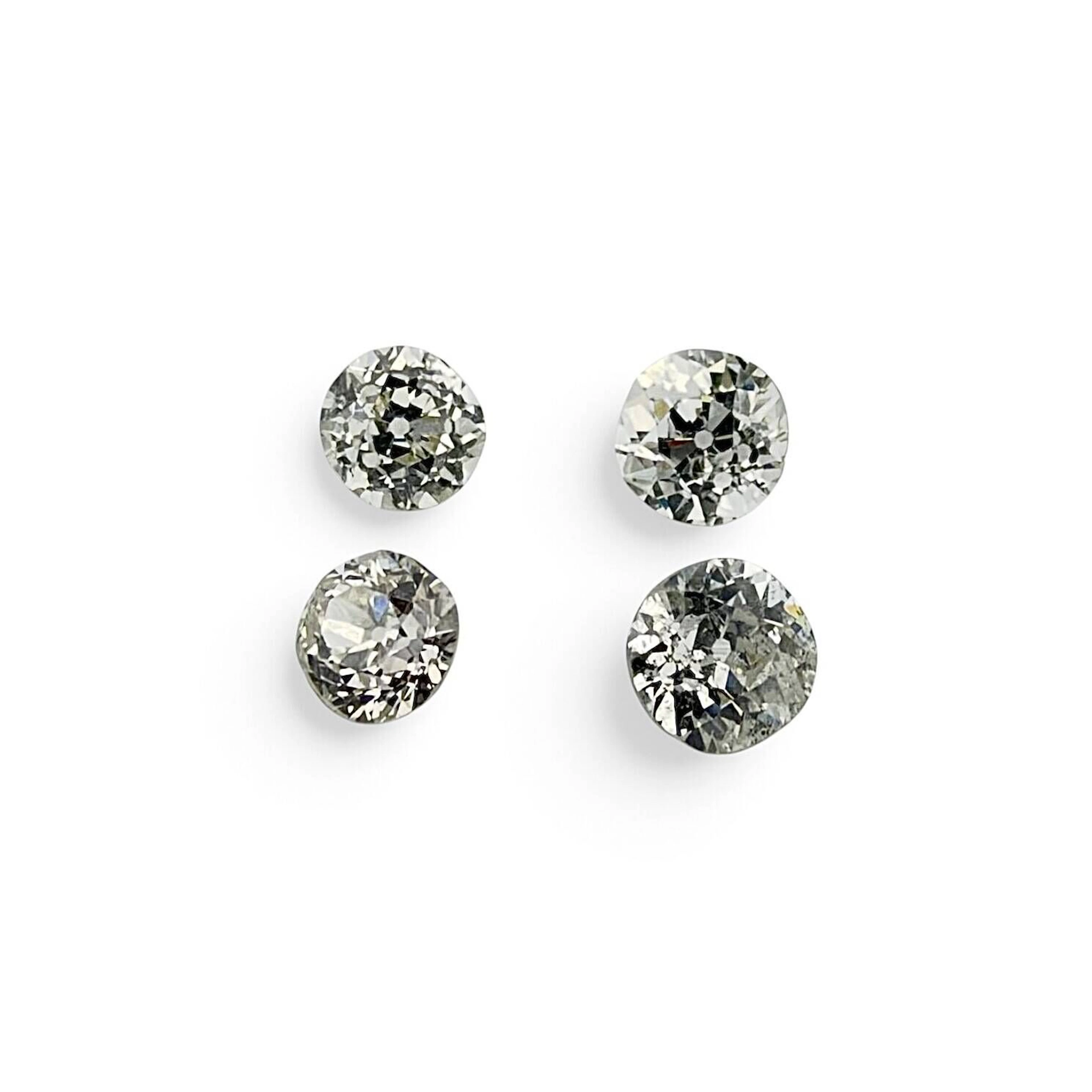 Set of four old-cut diamonds on paper, weighing a total of 2 - Lot 111