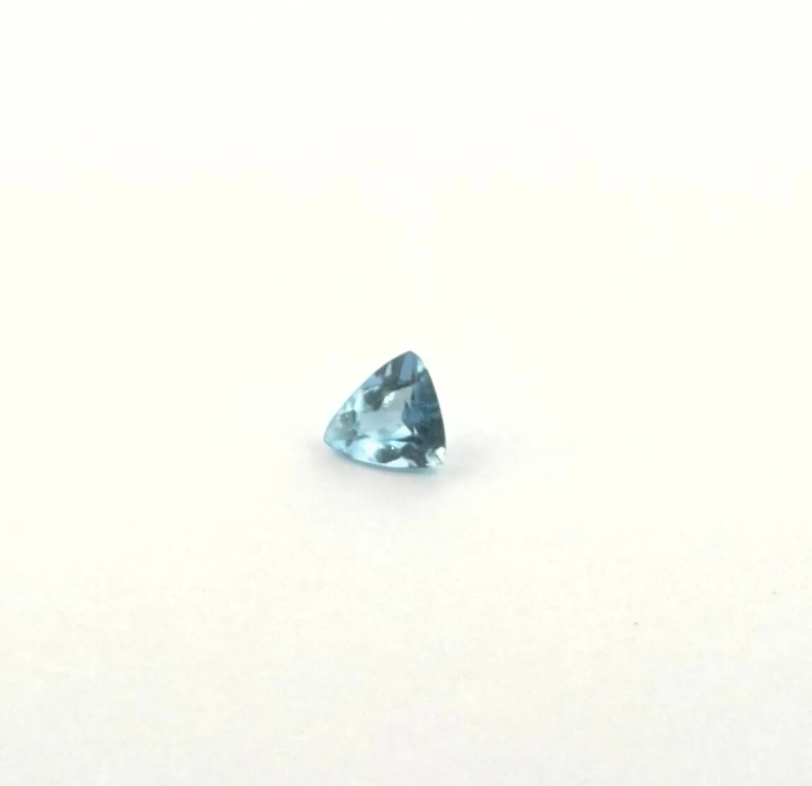 Aquamarine trillion on paper. Brazil. Dim. 5.62 x 5.70 mm ap - Lot 62