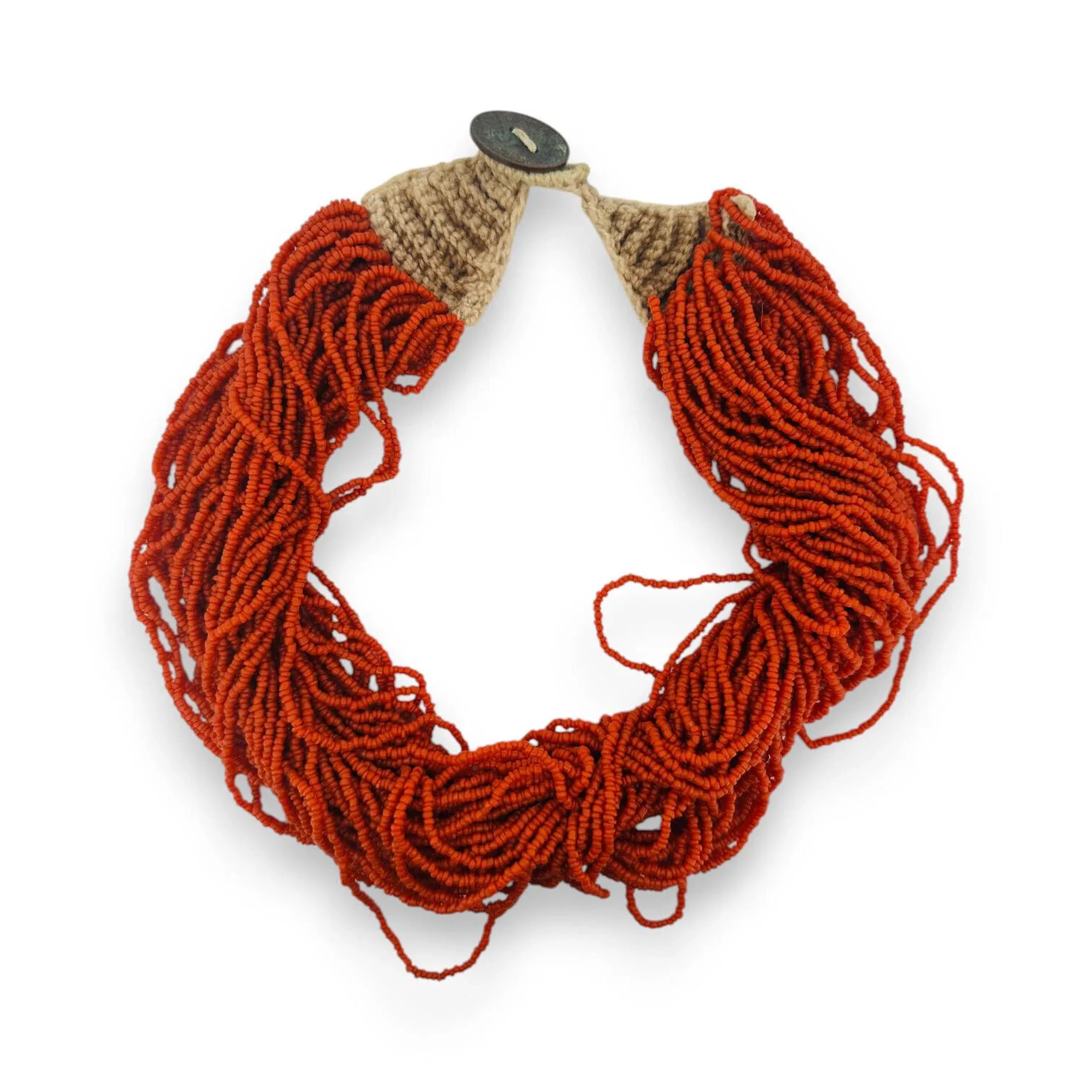 Collier multirangs de perles de corail. Longueur : 53 cm ; Poids brut : 186 g.