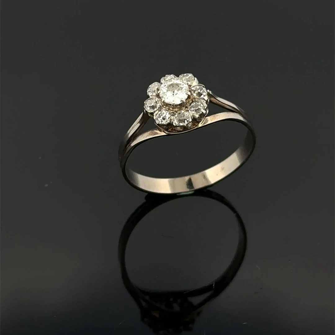 "Daisy" ring in white gold (750) set with nine old-cut diamo - Lot 297