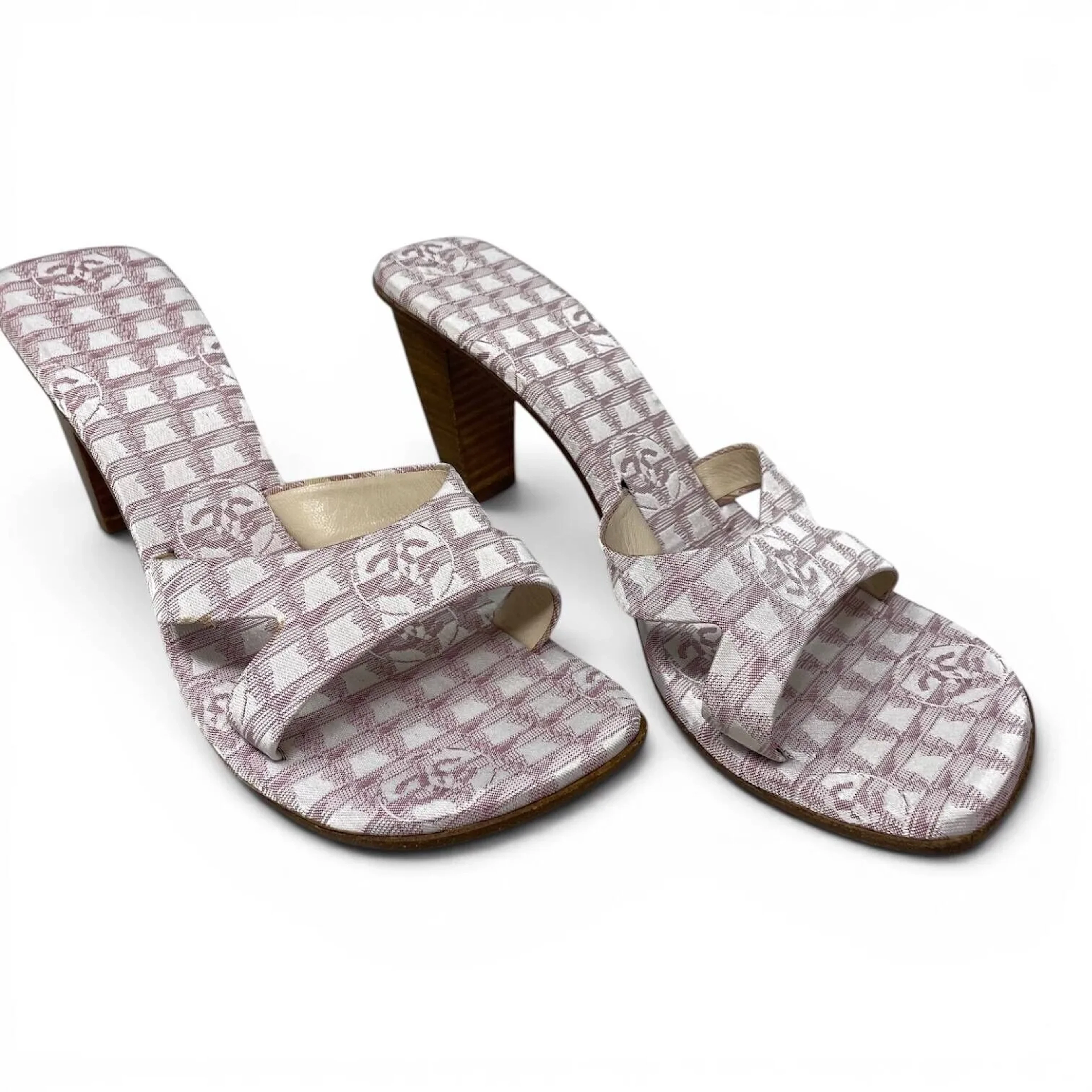 CHANEL - Lot 39