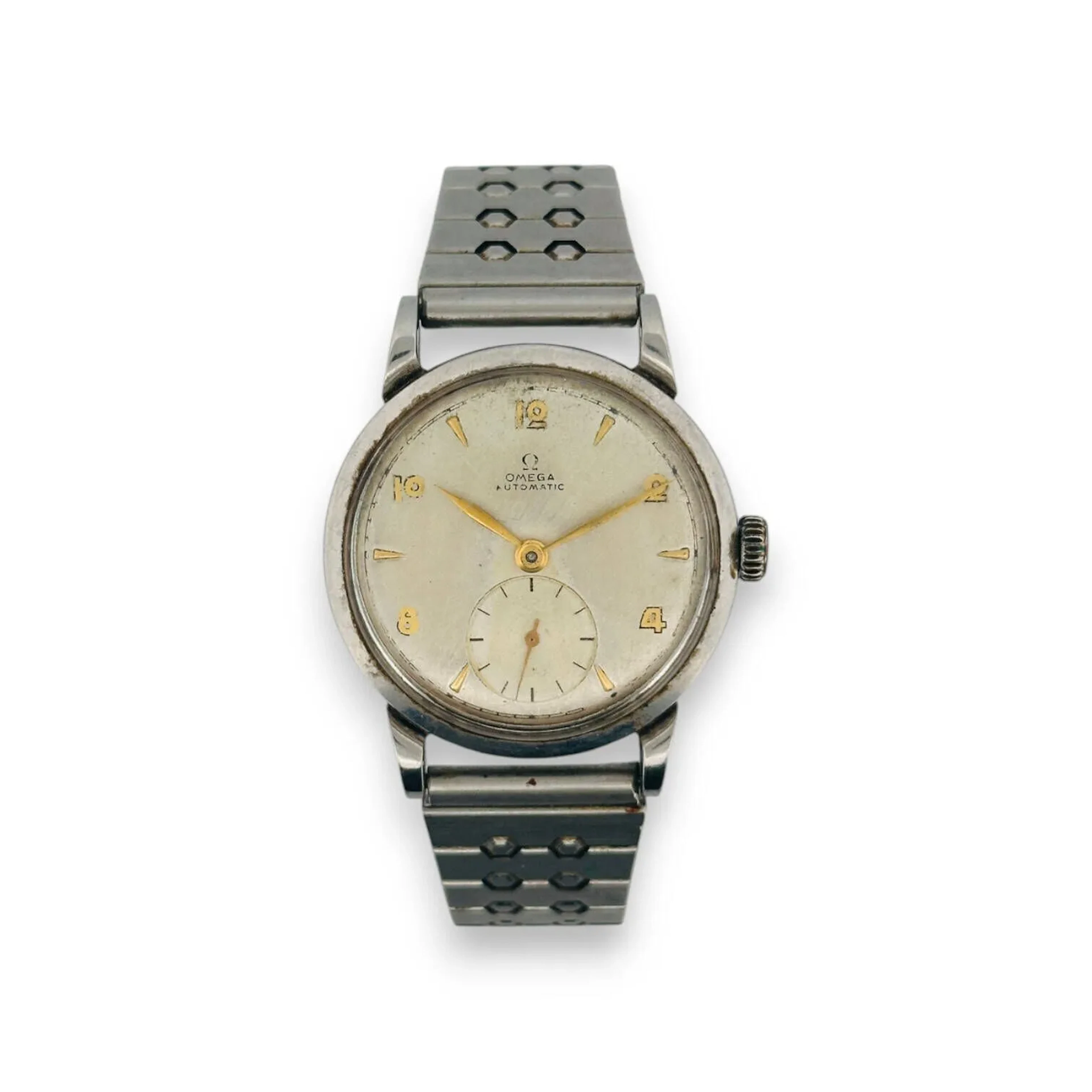 OMEGA Montre bracelet pour homme, boitier rond en acier, index chiffres arabes et bâtons formant les heures (effacés), trotteuse à 6h, mouvement automatique, bracelet rapporté en acier à boucle cliquet. Cadran signé. Diam. : 34 mm. (rayures au verre, traces d'oxydation)