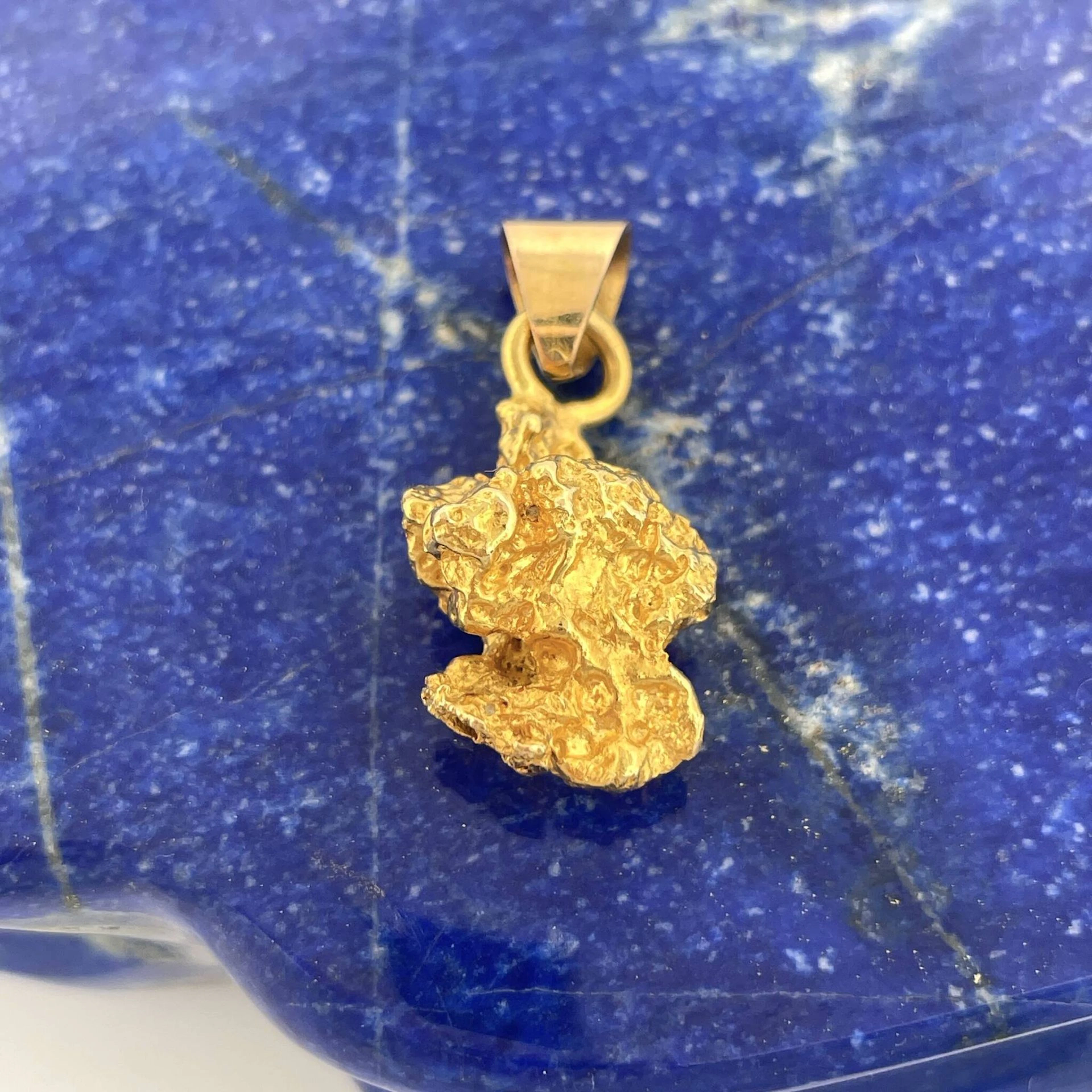 Yellow gold (750) pendant featuring a gold nugget. - Lot 274