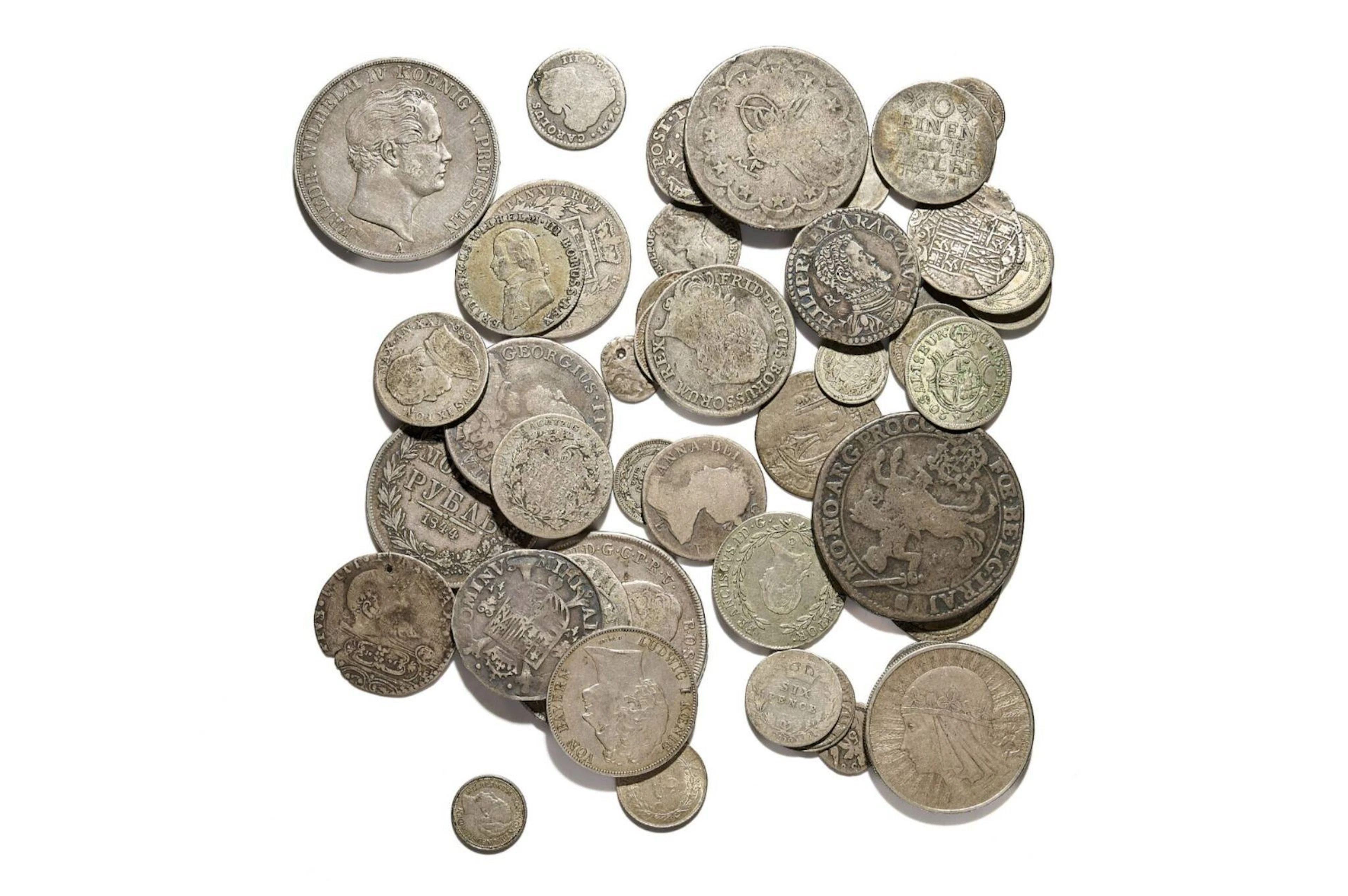 MONNAIES ETRANGERES Lot de 50 monnaies en argent Allemagne, Angleterre, Russie, Italie, Suisse, Pays-Bas, du Moyen-Âge au XIXème siècle B, TB, TTB