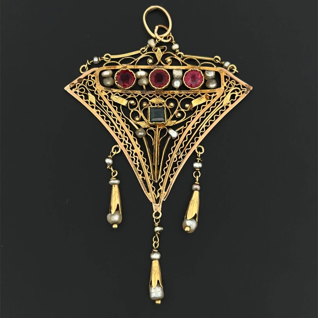Delicate yellow gold (750) pendant with openwork and filigre - Lot 257
