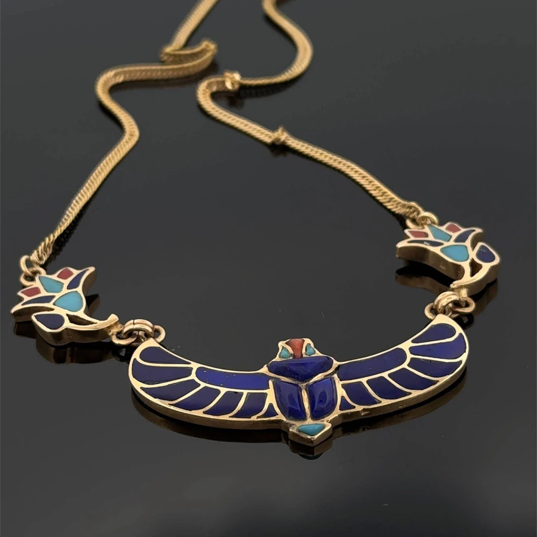 Yellow gold (750) "amulet" necklace with twisted links, feat - Lot 205