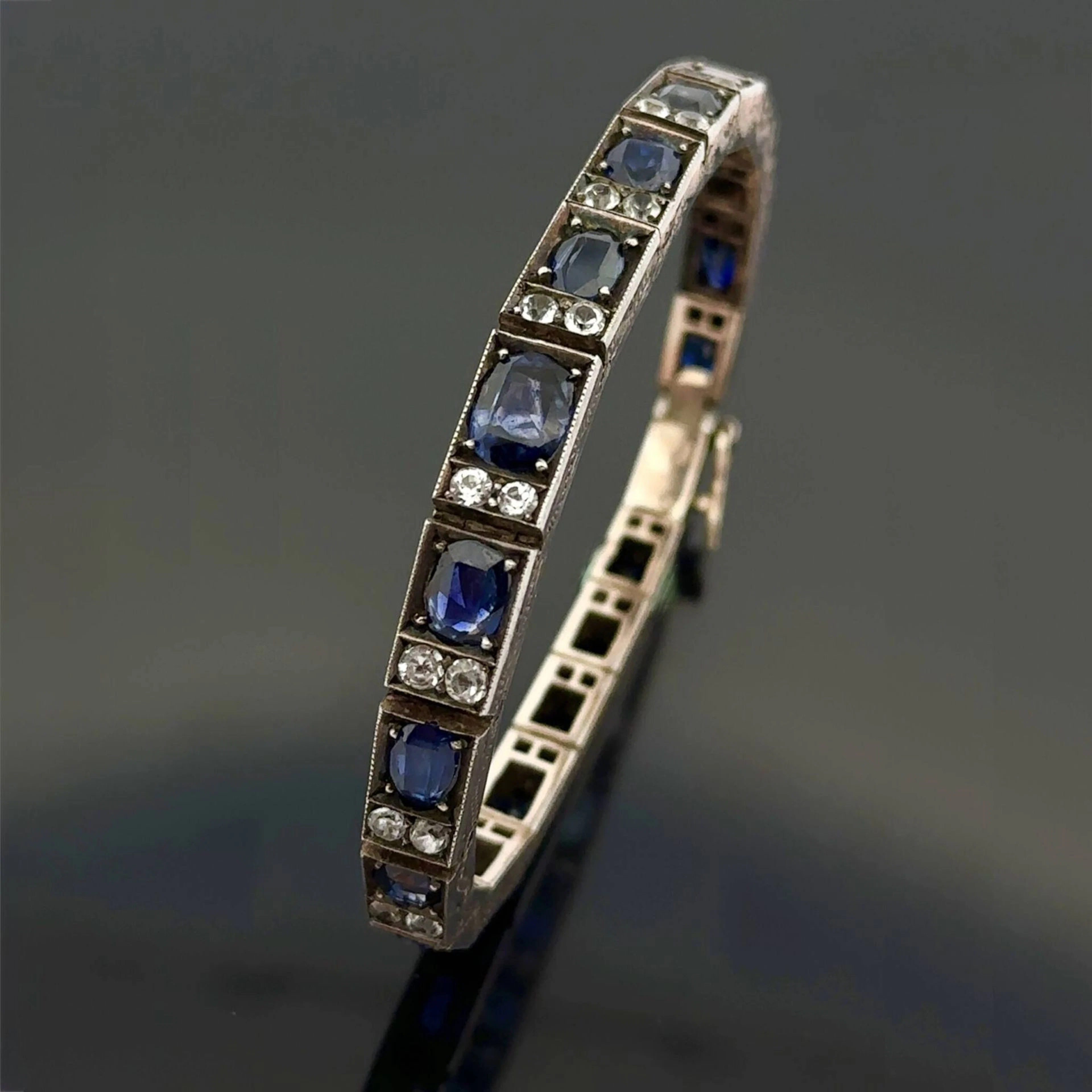 Silver (800e) chain bracelet, adorned with a cascade of face - Lot 49