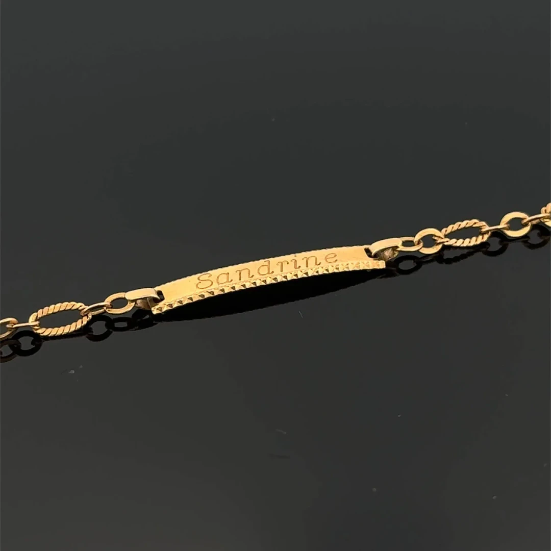 Yellow gold (750) link bracelet engraved with "Sandrine." - Lot 225