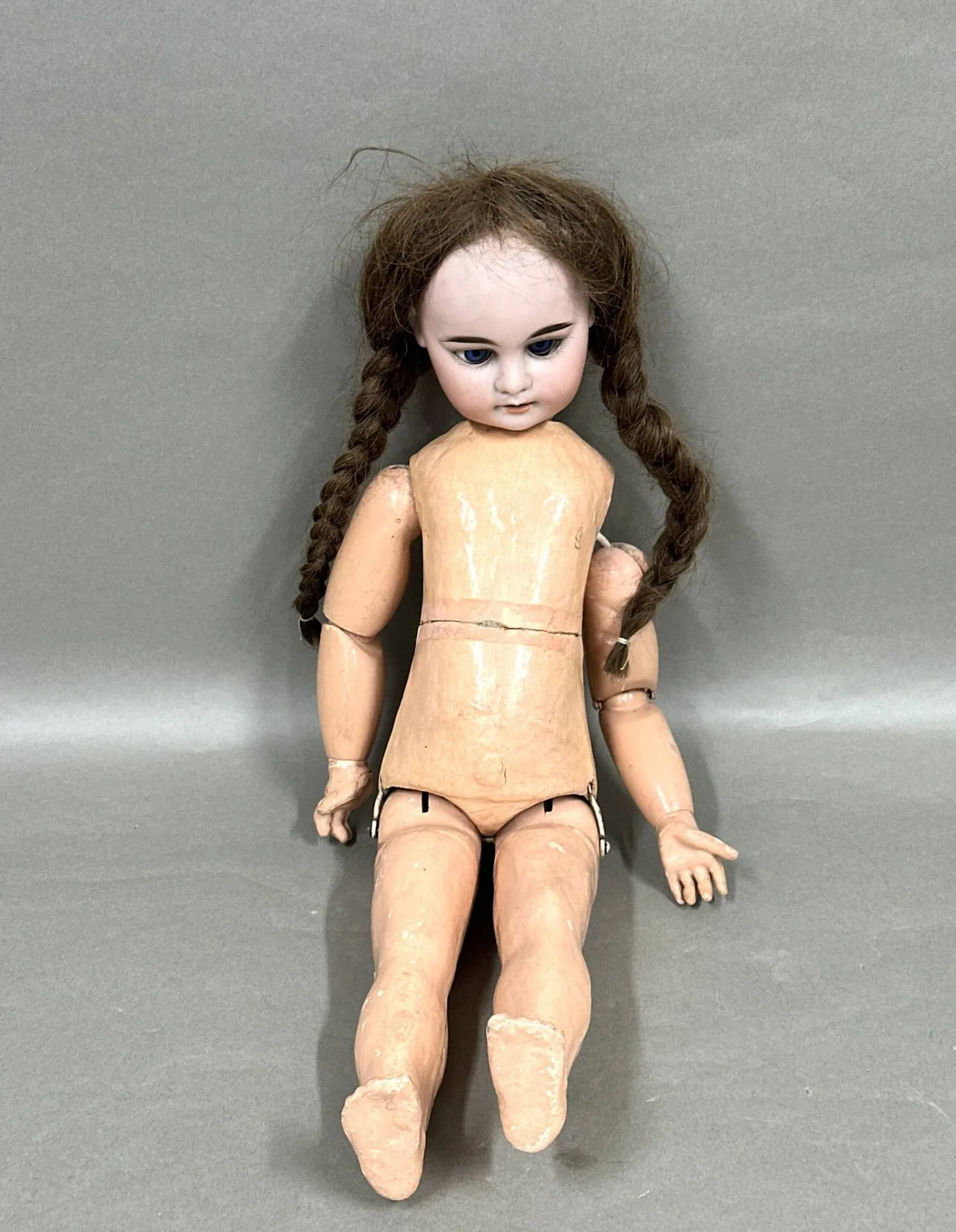 Doll with porcelain head, sleeping eyes - Lot 431