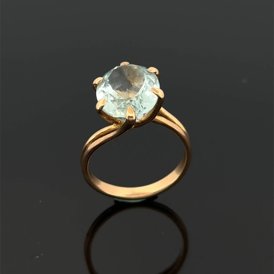 Yellow gold (750) ring set with an oval aquamarine. - Lot 216