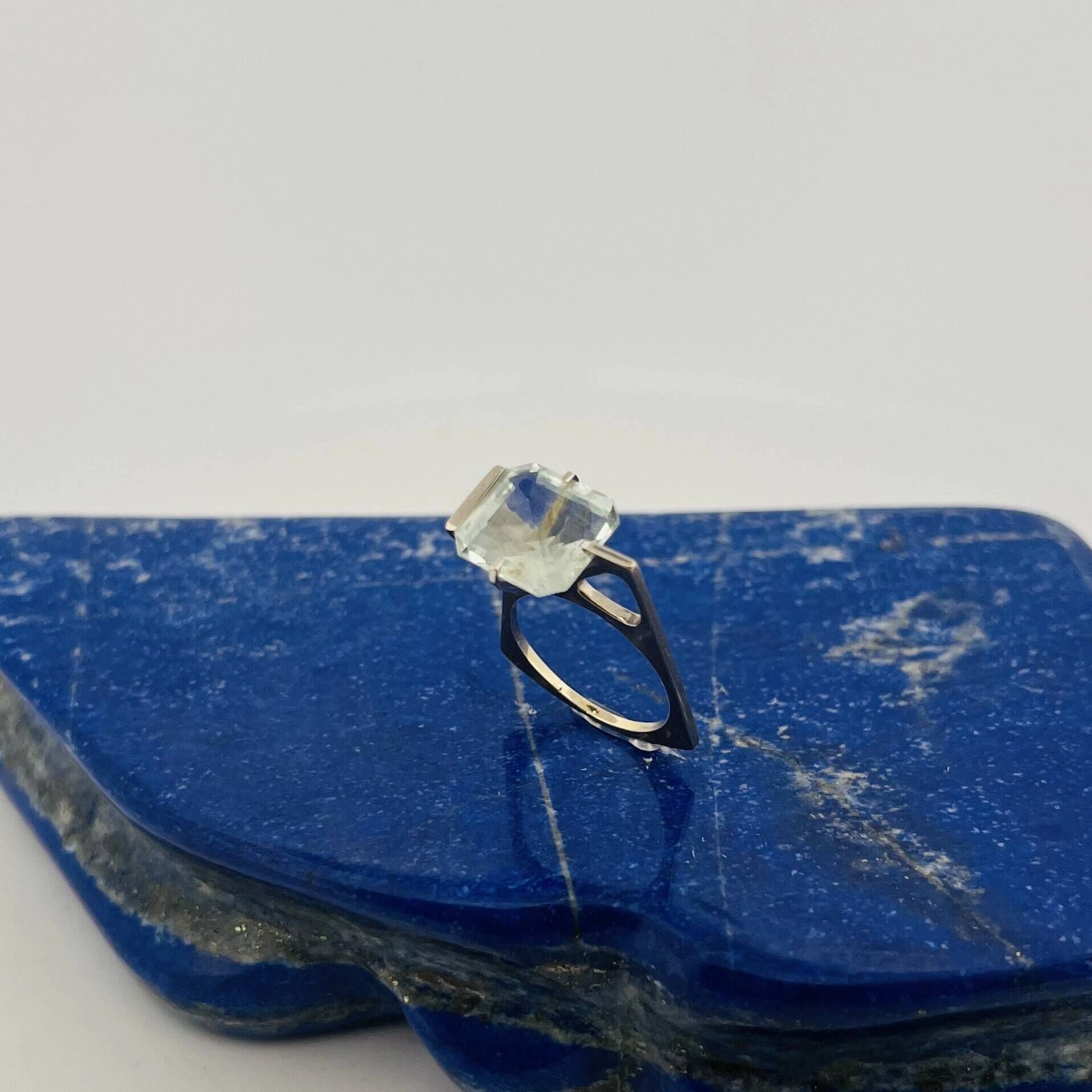 Geometric ring in white gold (750) set with a step-cut aquam - Lot 239