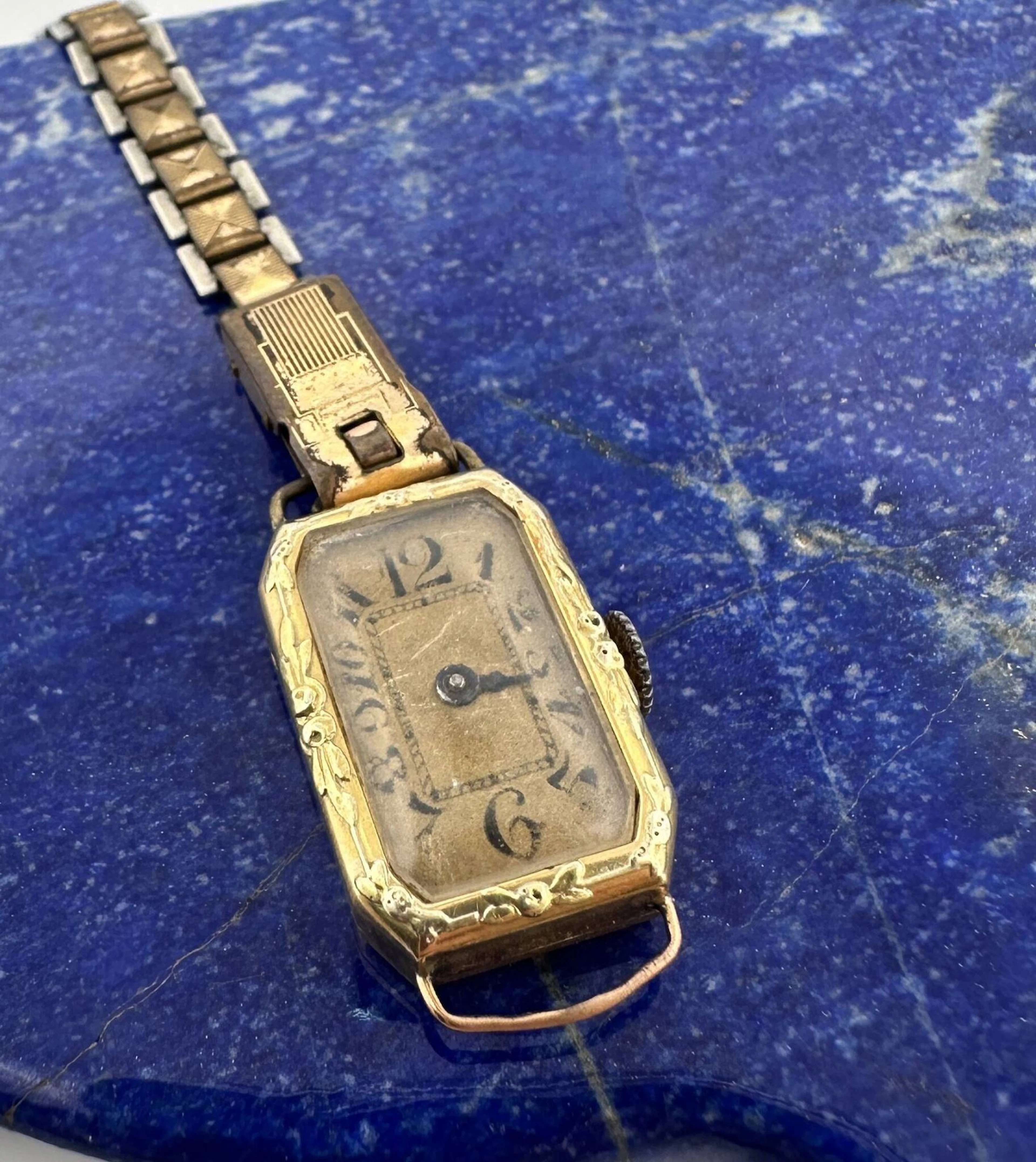 Women's wristwatch, yellow gold (750) case, champagne-colore - Lot 211