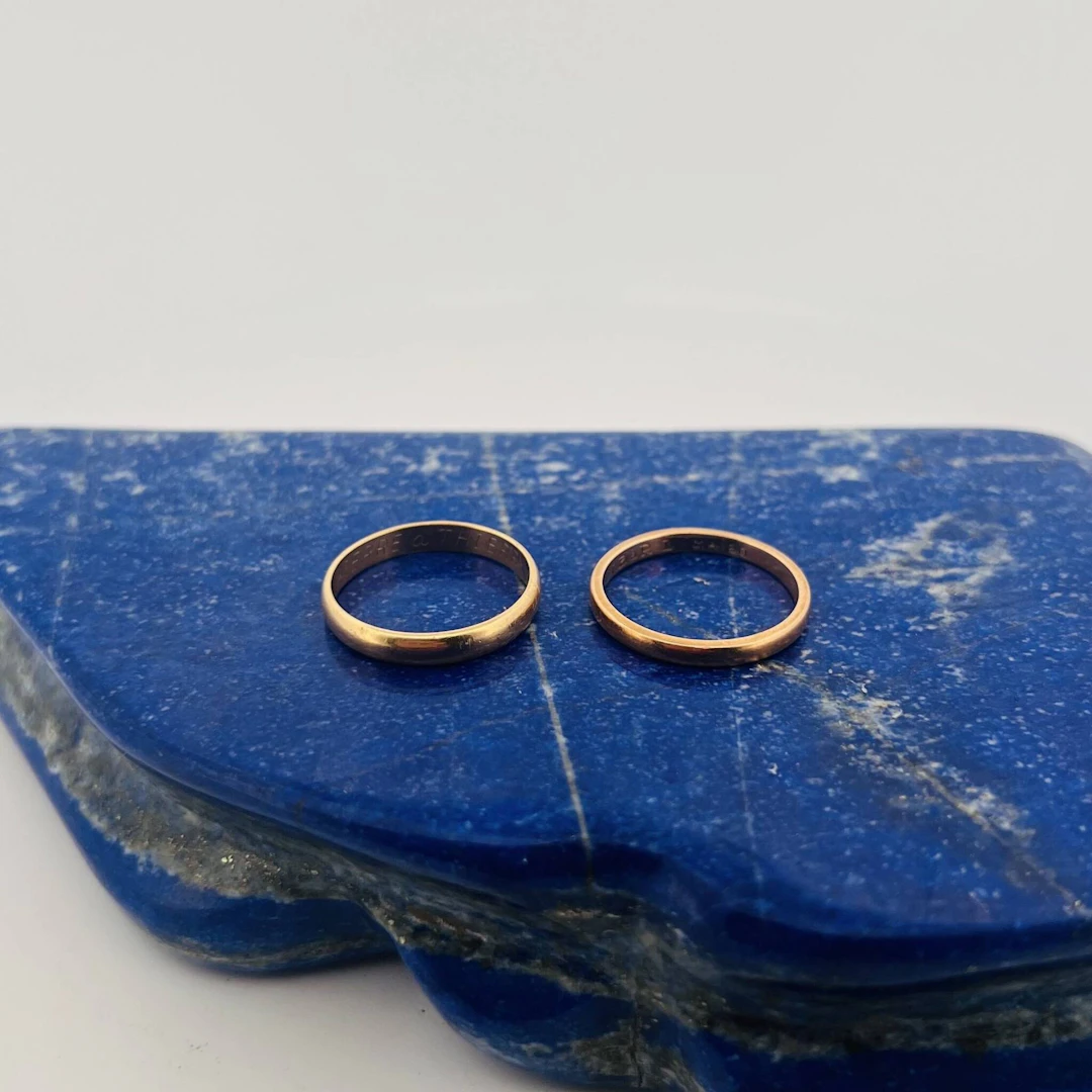 Two yellow gold wedding rings (750). - Lot 239