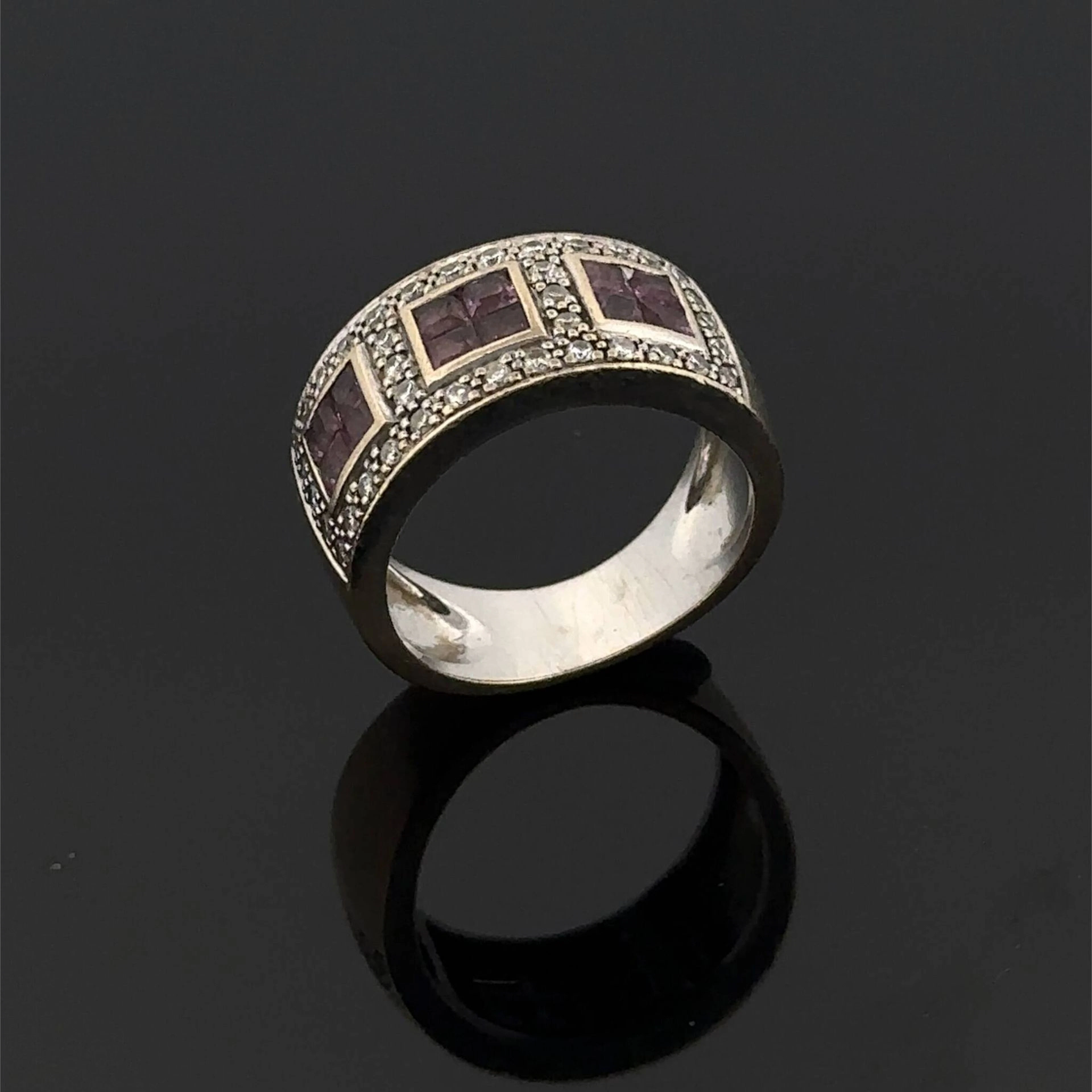 White gold (750) "band" ring set with twelve calibrated pink - Lot 314