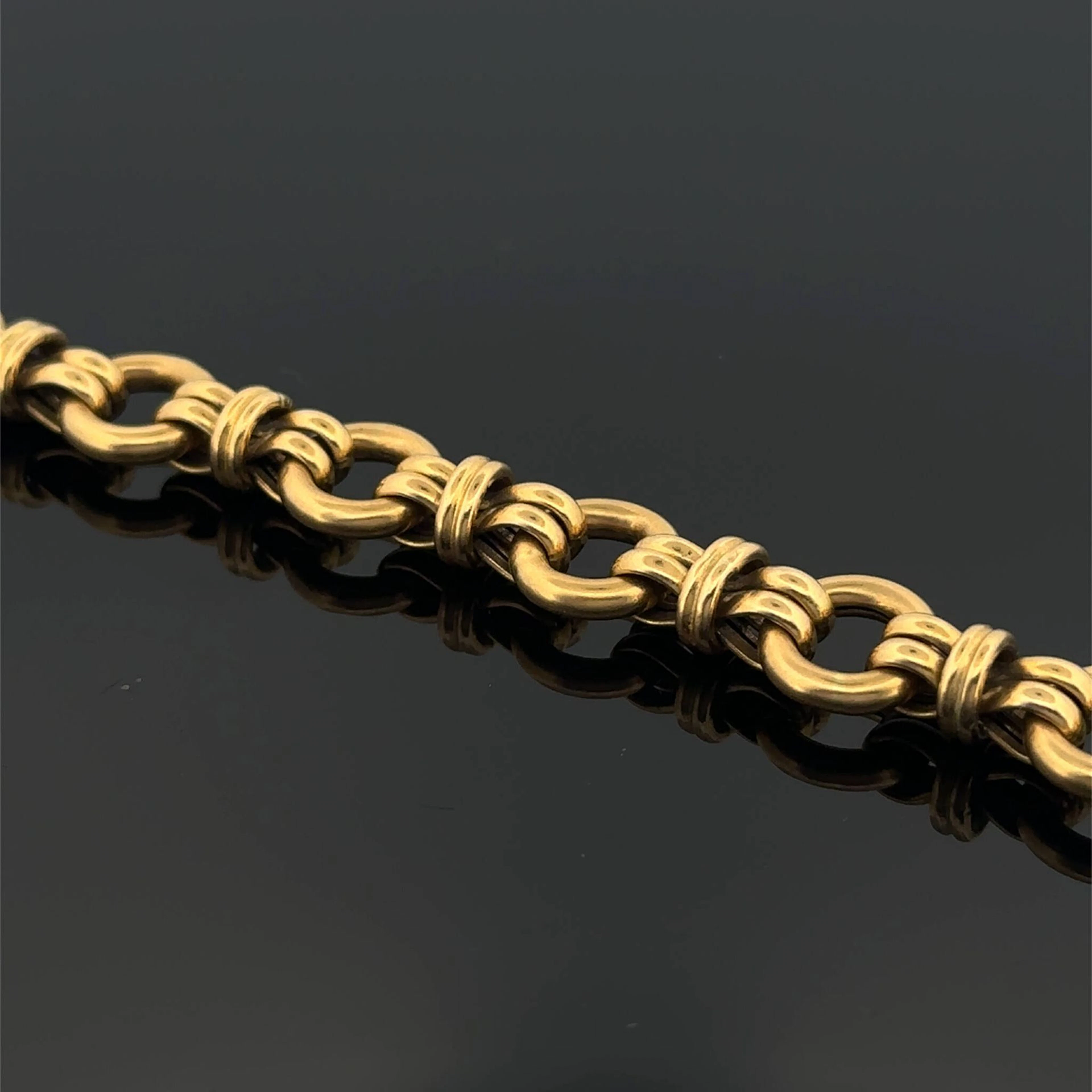 Yellow gold (750) bracelet with circular links and fluted "k - Lot 252