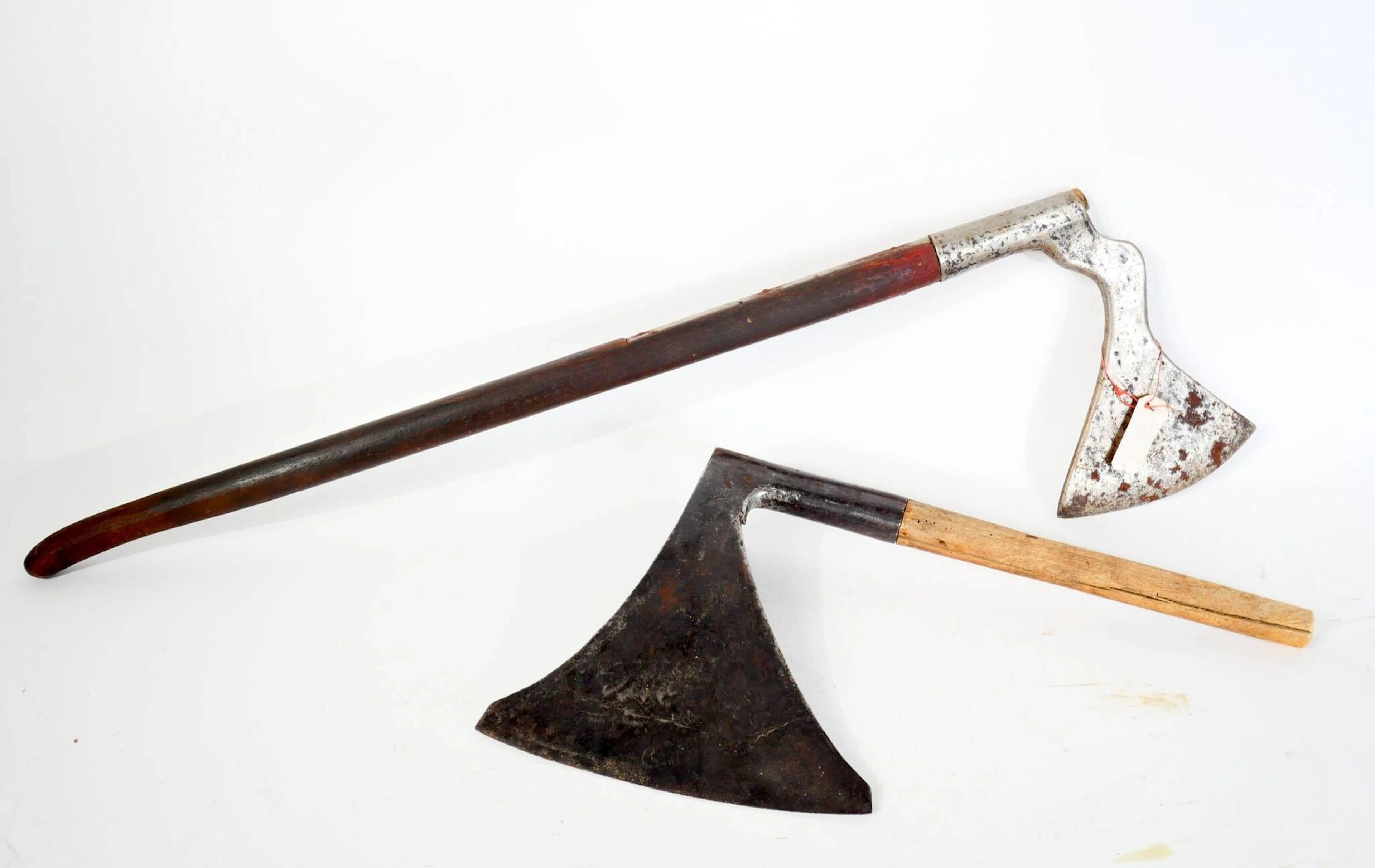 Set of two axes. - Lot 27