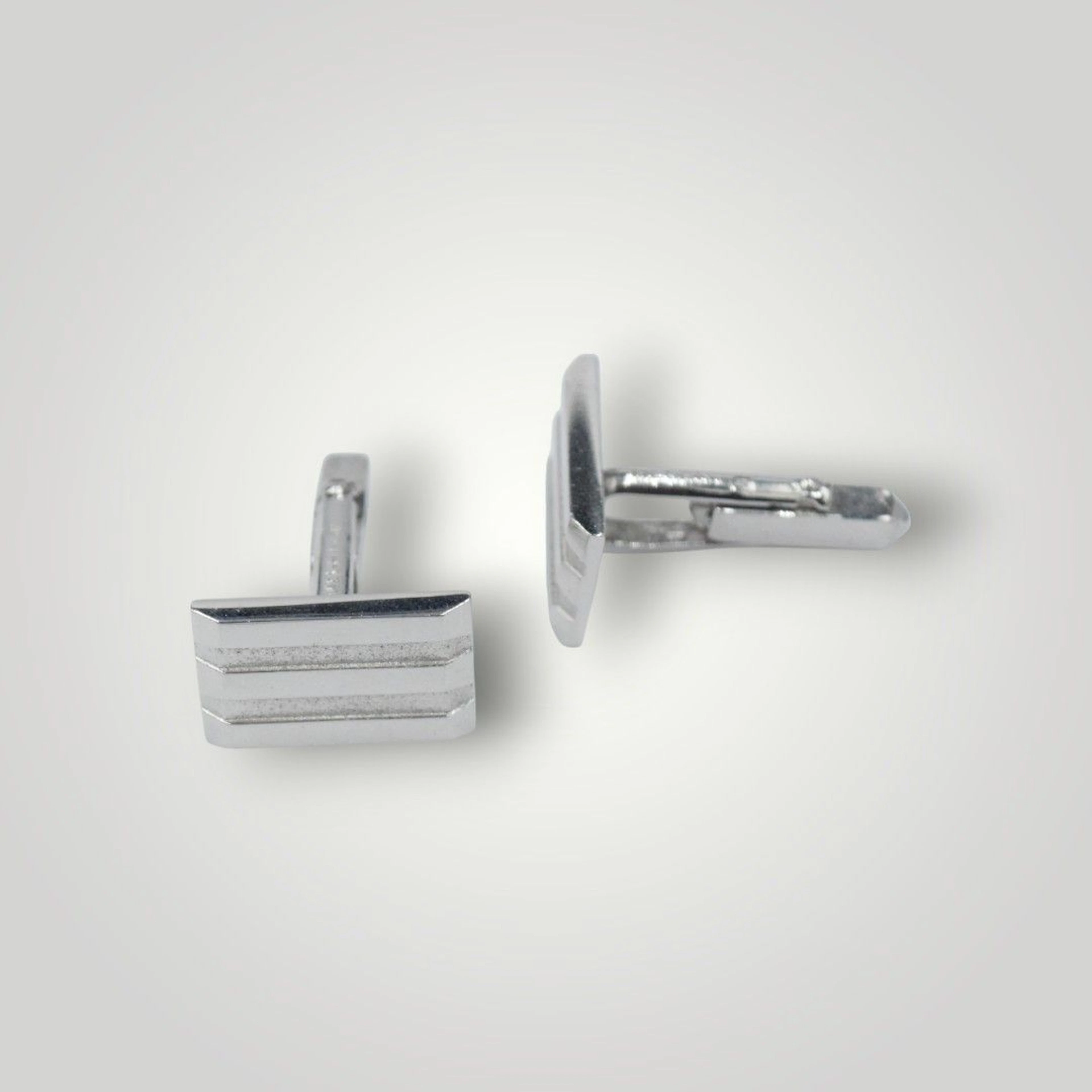 BALMAIN Rectangular silver cufflinks Signed on the clasp, cr - Lot 384