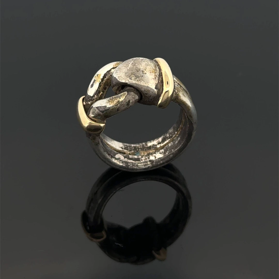 Openwork, fluted ring in yellow gold (750) and silver (800). - Lot 178