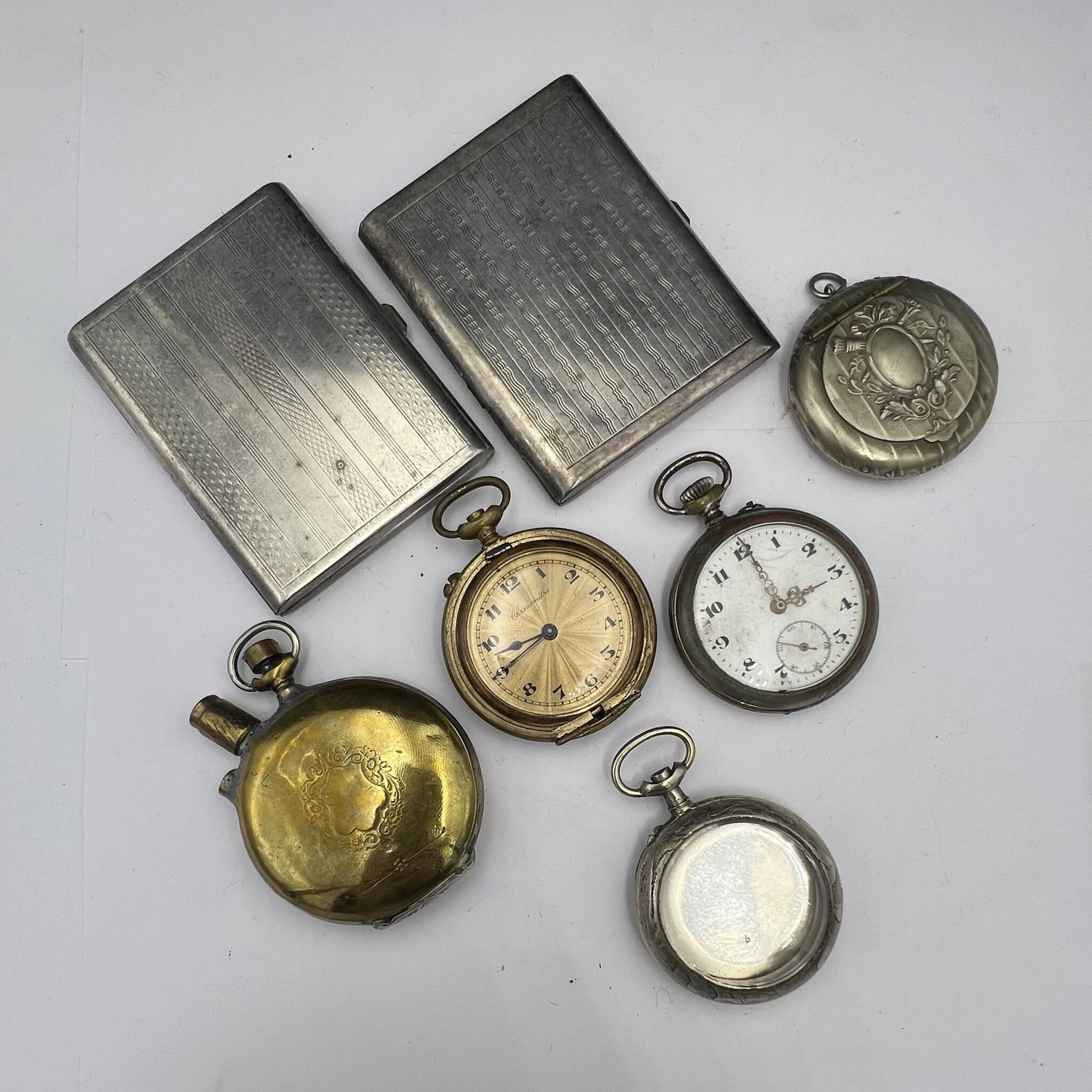 Contents of a drawer including 2 silver cigarette cases (800 - Lot 146