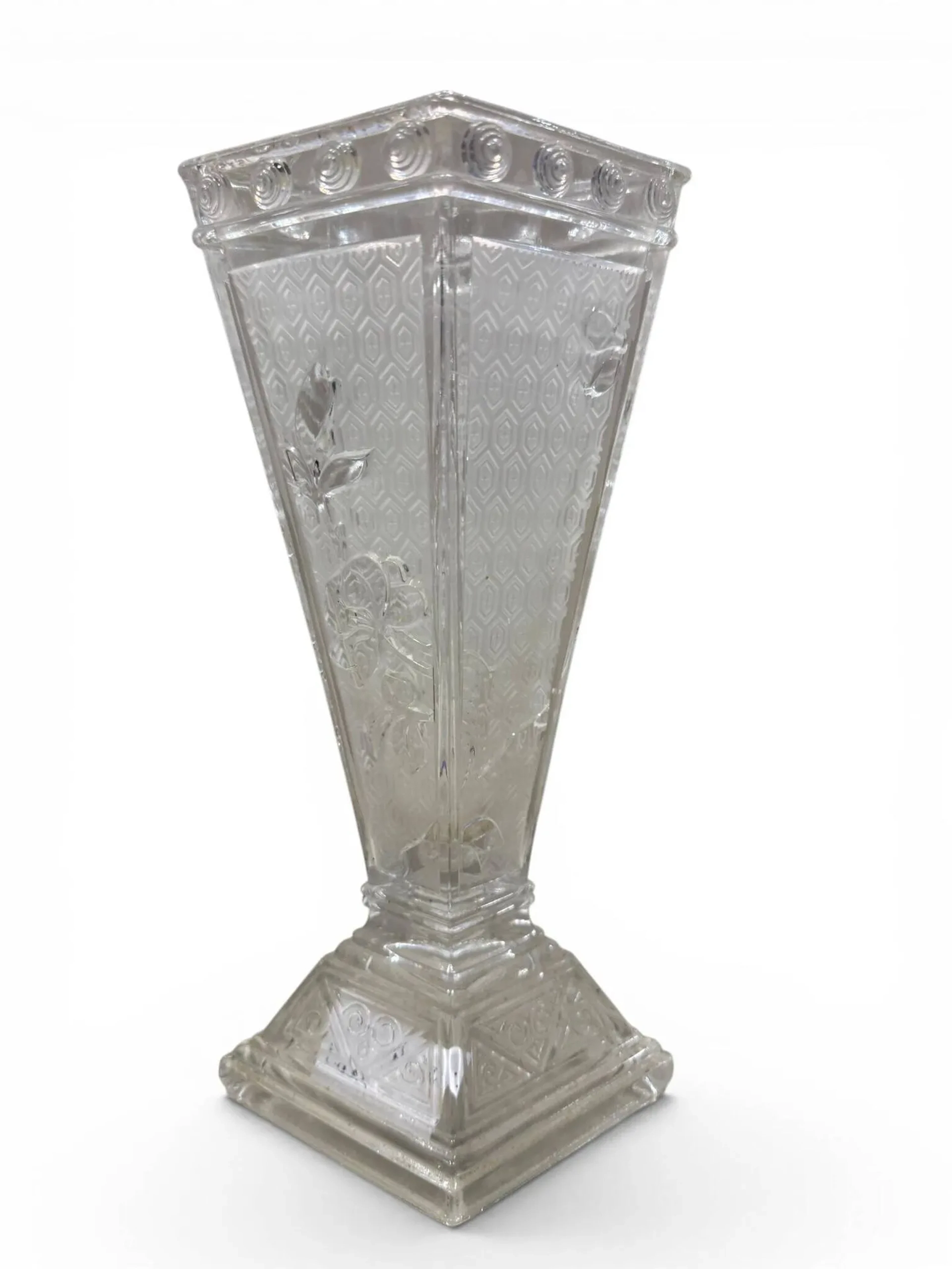 BACCARAT - Trumpet-shaped vase with a diamond-shaped neck on - Lot 42
