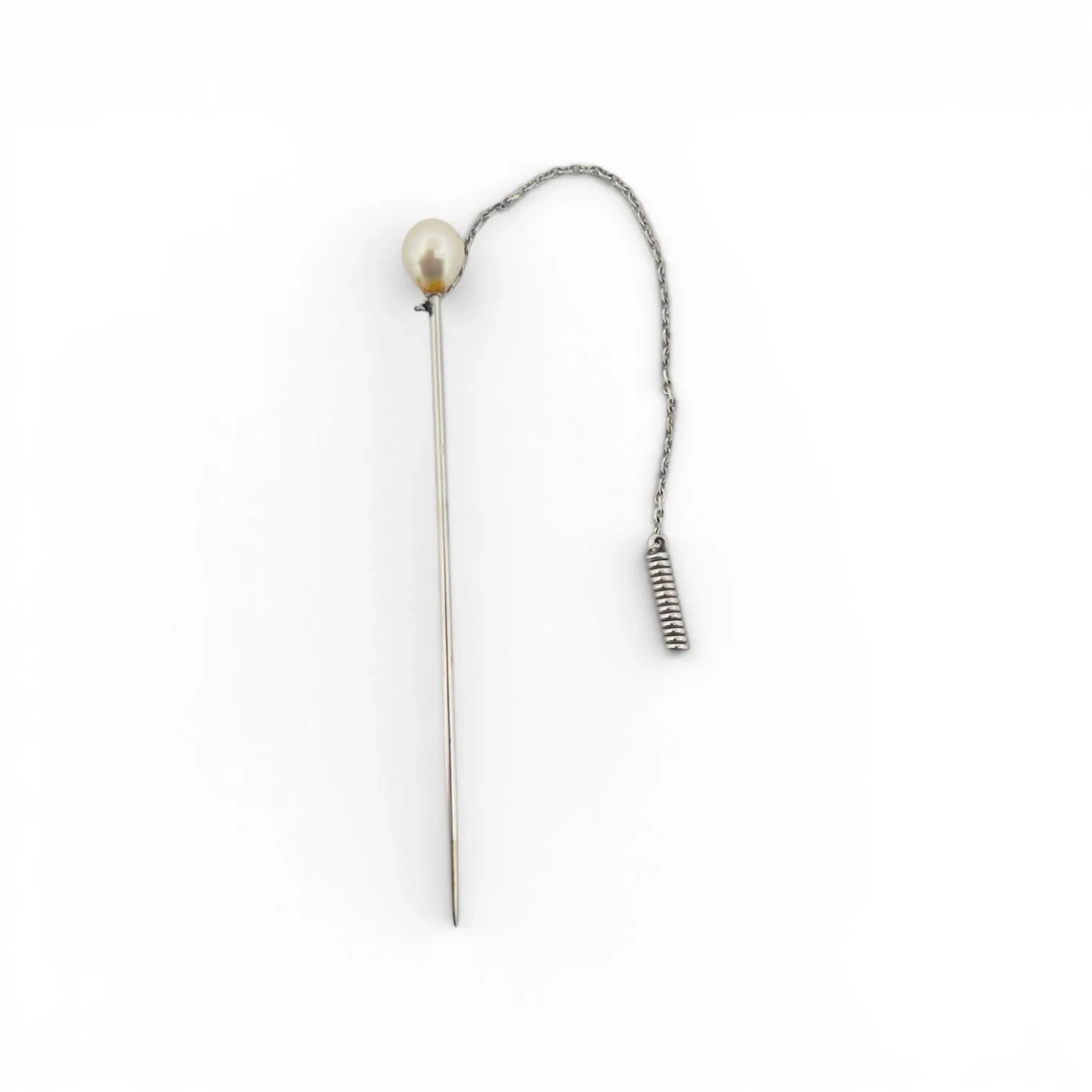 18K (750) gold collar pin topped with a cultured pearl. - Lot 109