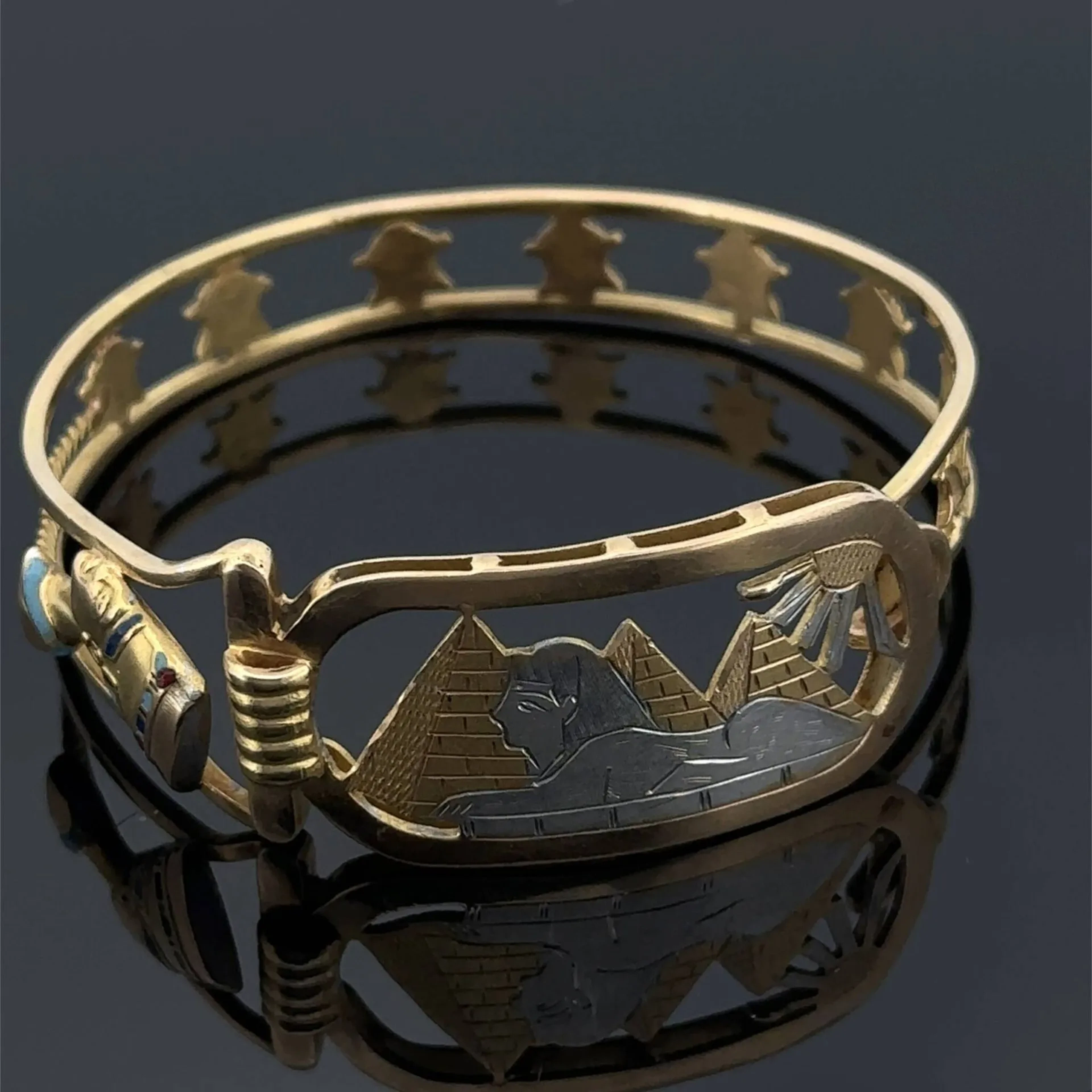 A rigid, clasp-style bracelet in yellow and white gold (750) - Lot 203
