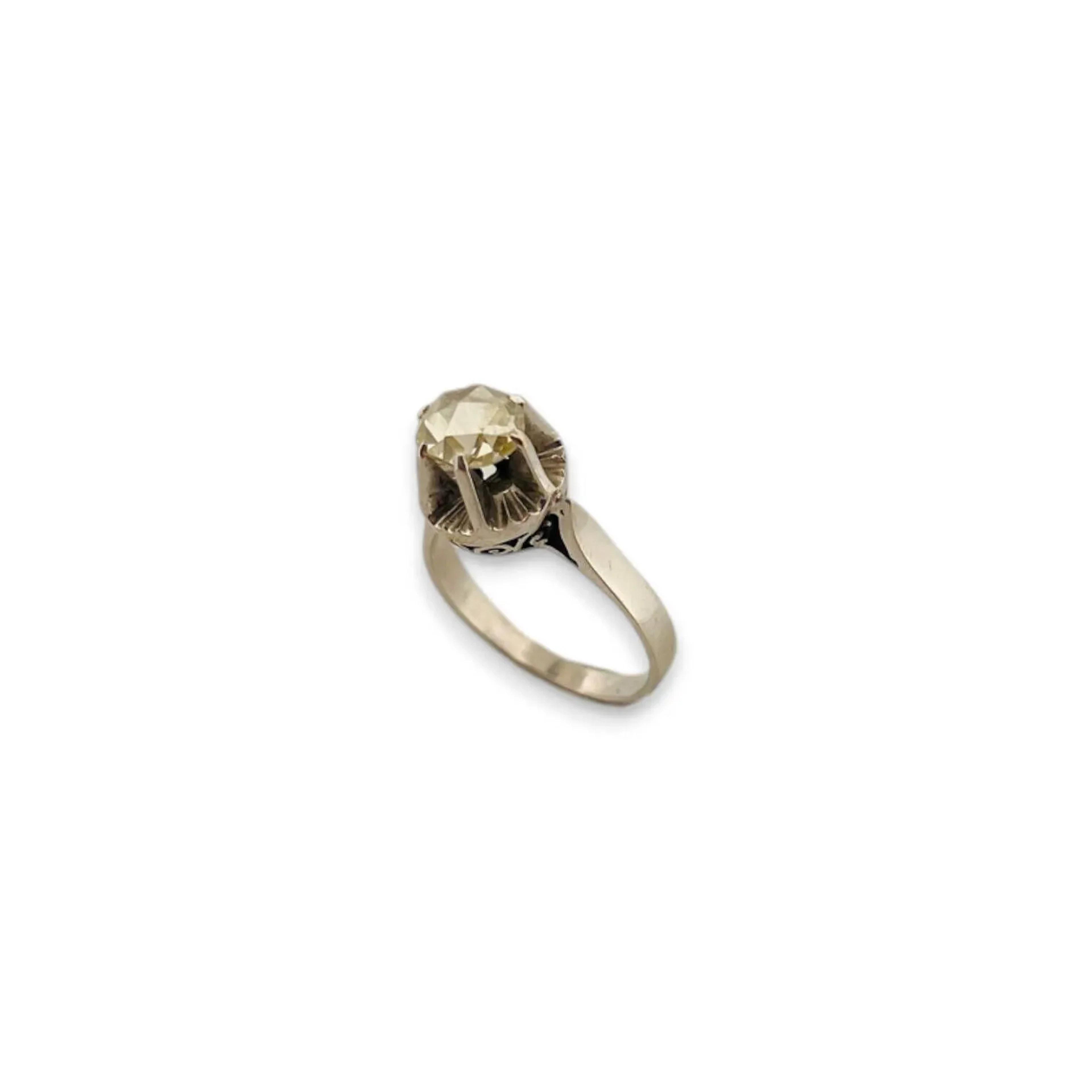 Ring in 9K (375) white gold, set with a rounded rose-cut dia - Lot 180