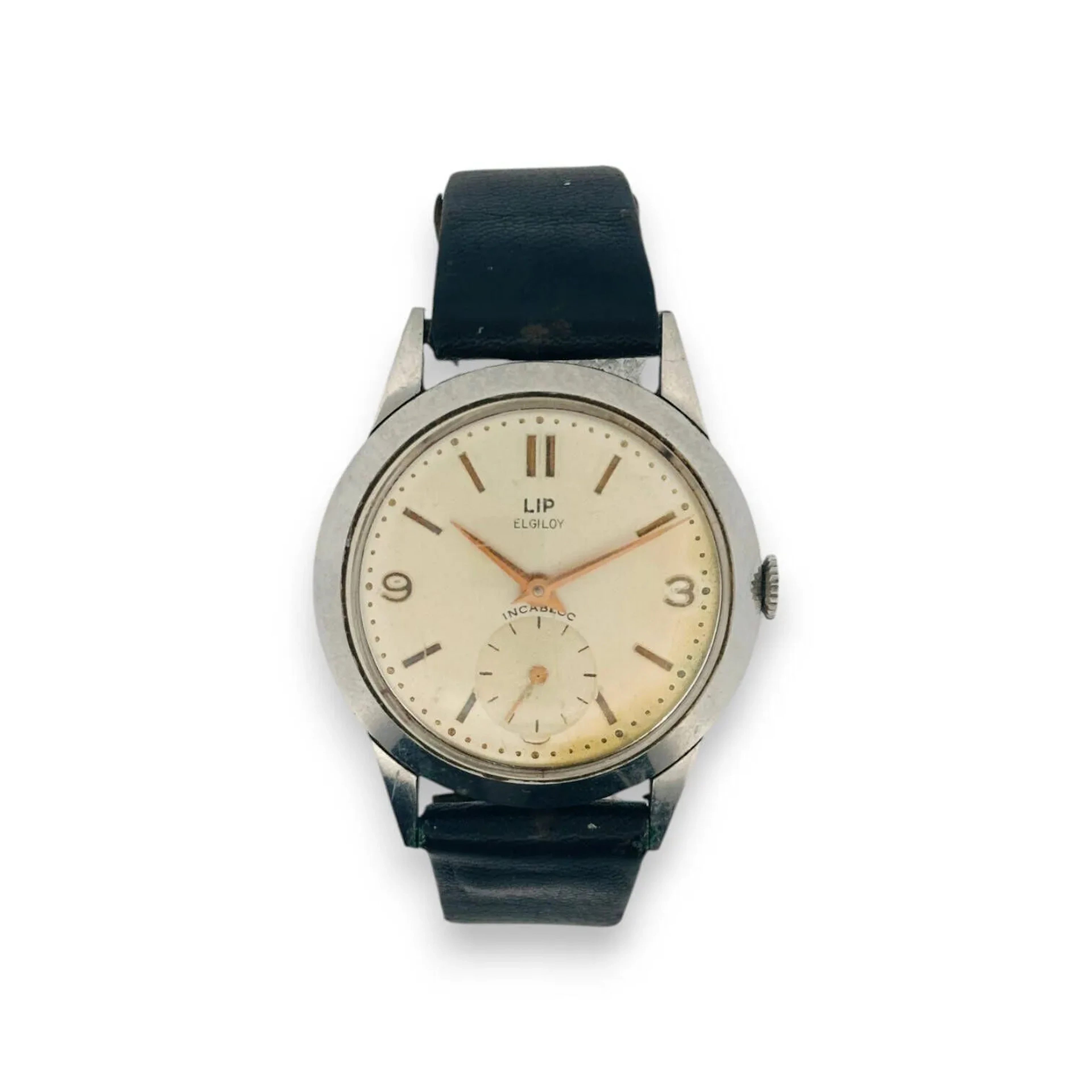 LIP Elgiloy N°972285 Montre bracelet pour homme, boitier rond en acier, cadran crème, index chiffres arabes et bâtons appliqués formant les heures, trotteuse à 6h, mouvement mécanique, bracelet rapporté en cuir noir à boucle ardillon en métal argenté. Cadran et boitier signés. Diam. : 35 mm.