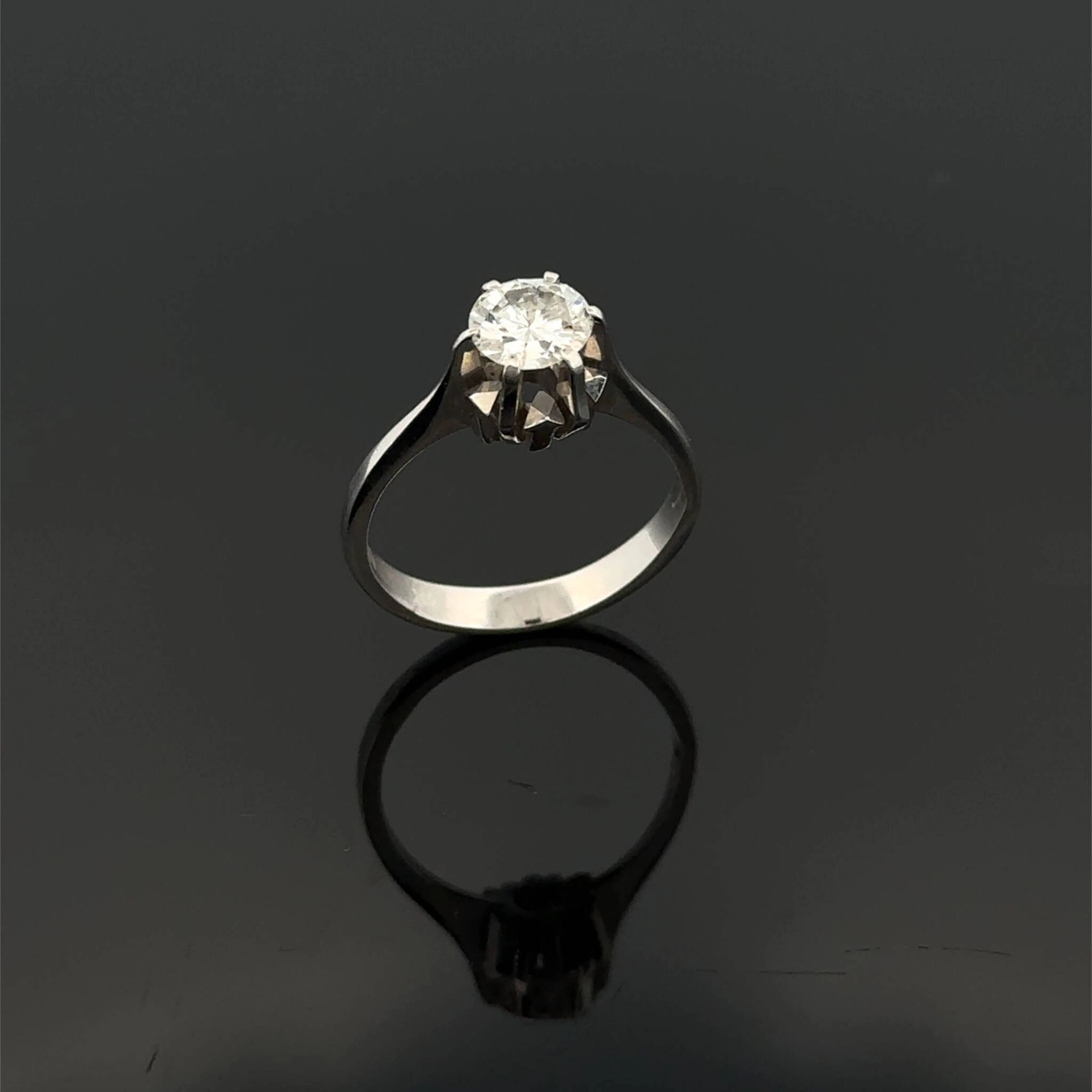 Solitaire ring in 18k (750th) white gold, set with a brillia - Lot 180