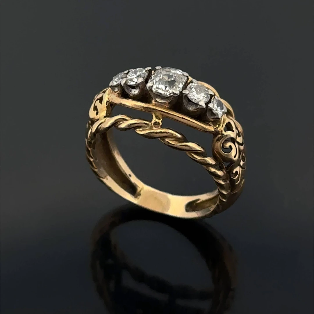 A yellow gold (750) and platinum (min. 800) ring with an ope - Lot 299