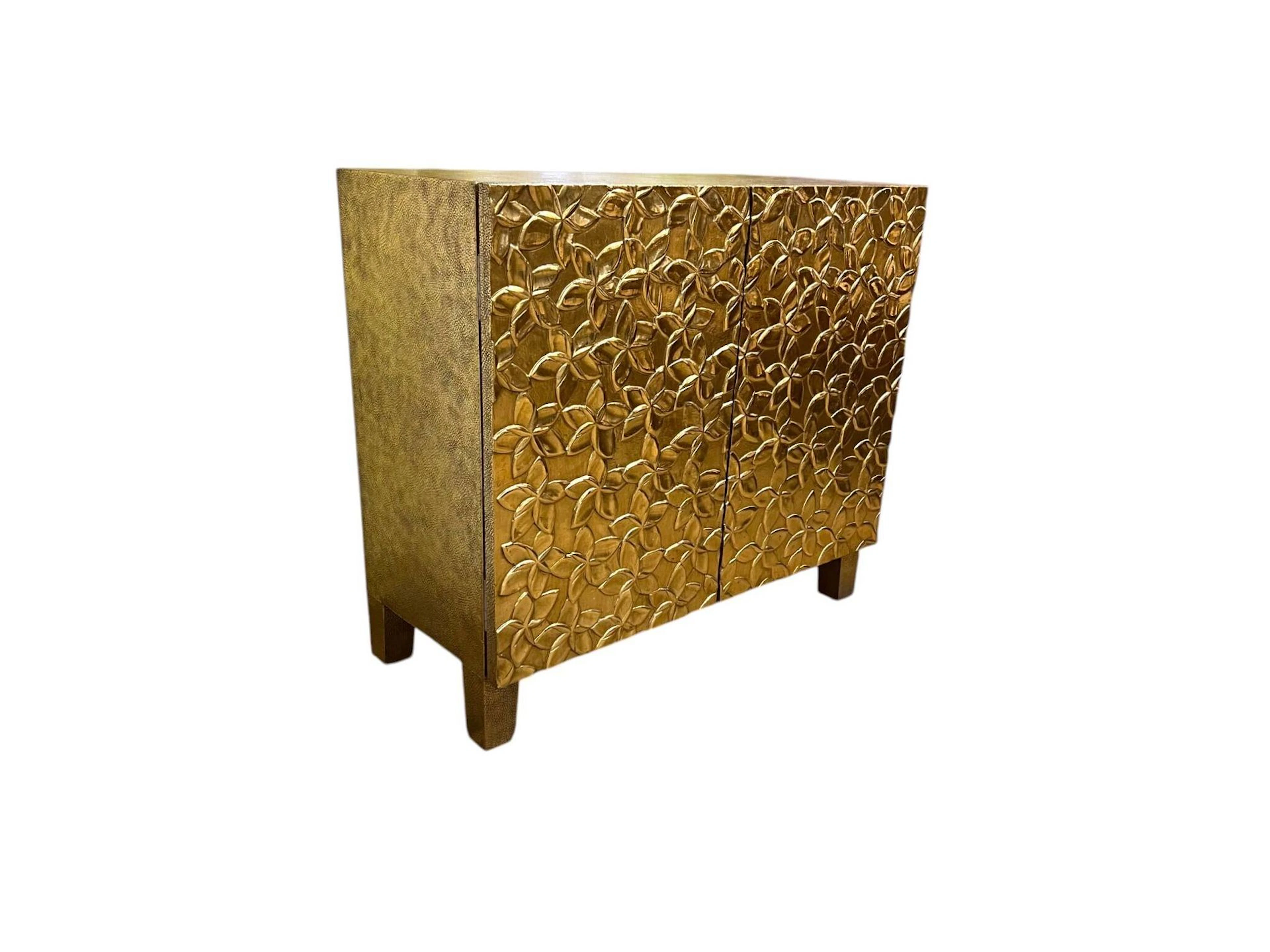 MODERN FURNITURE - Lot 556