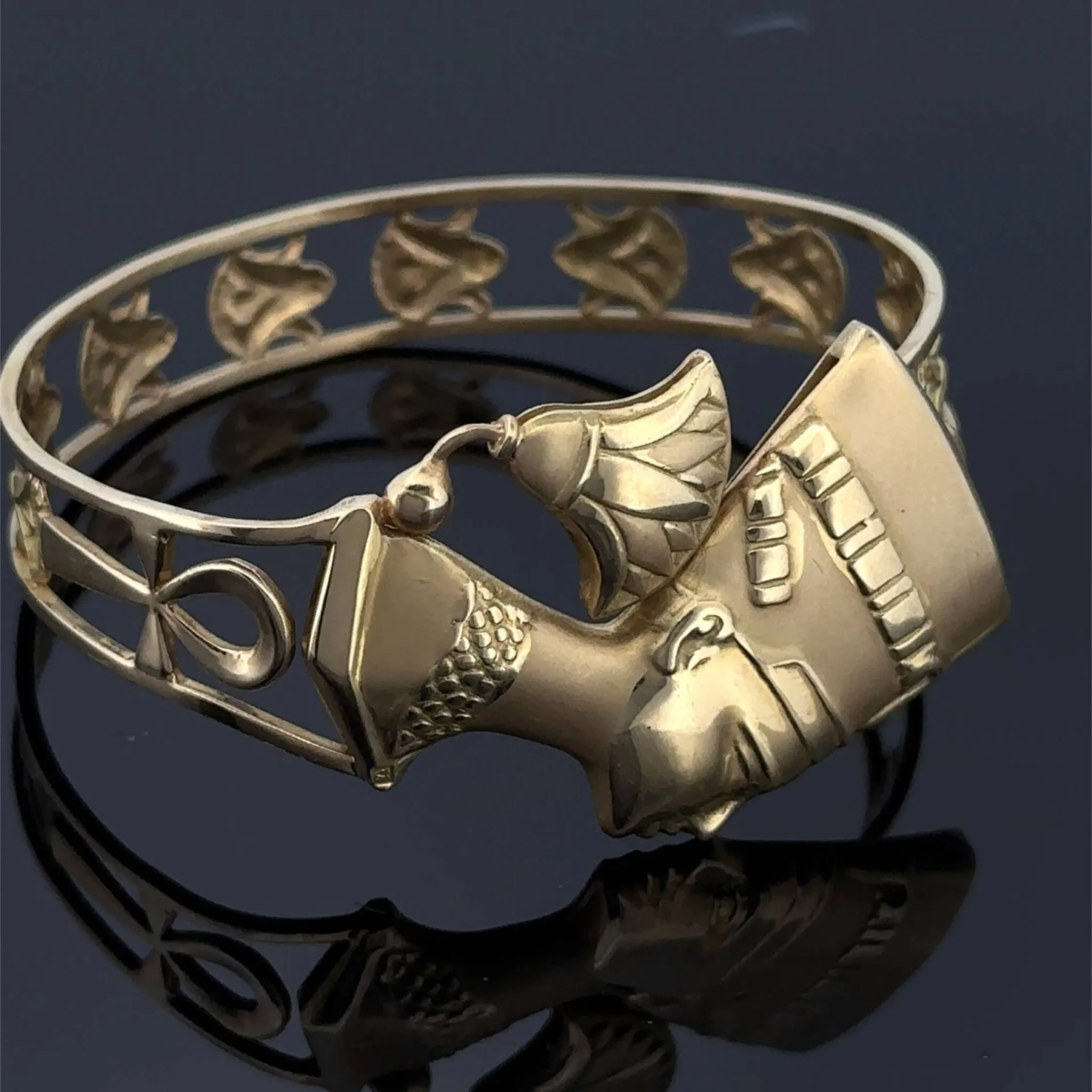 "Nefertiti" rigid clasp bracelet in yellow and white gold (7 - Lot 204