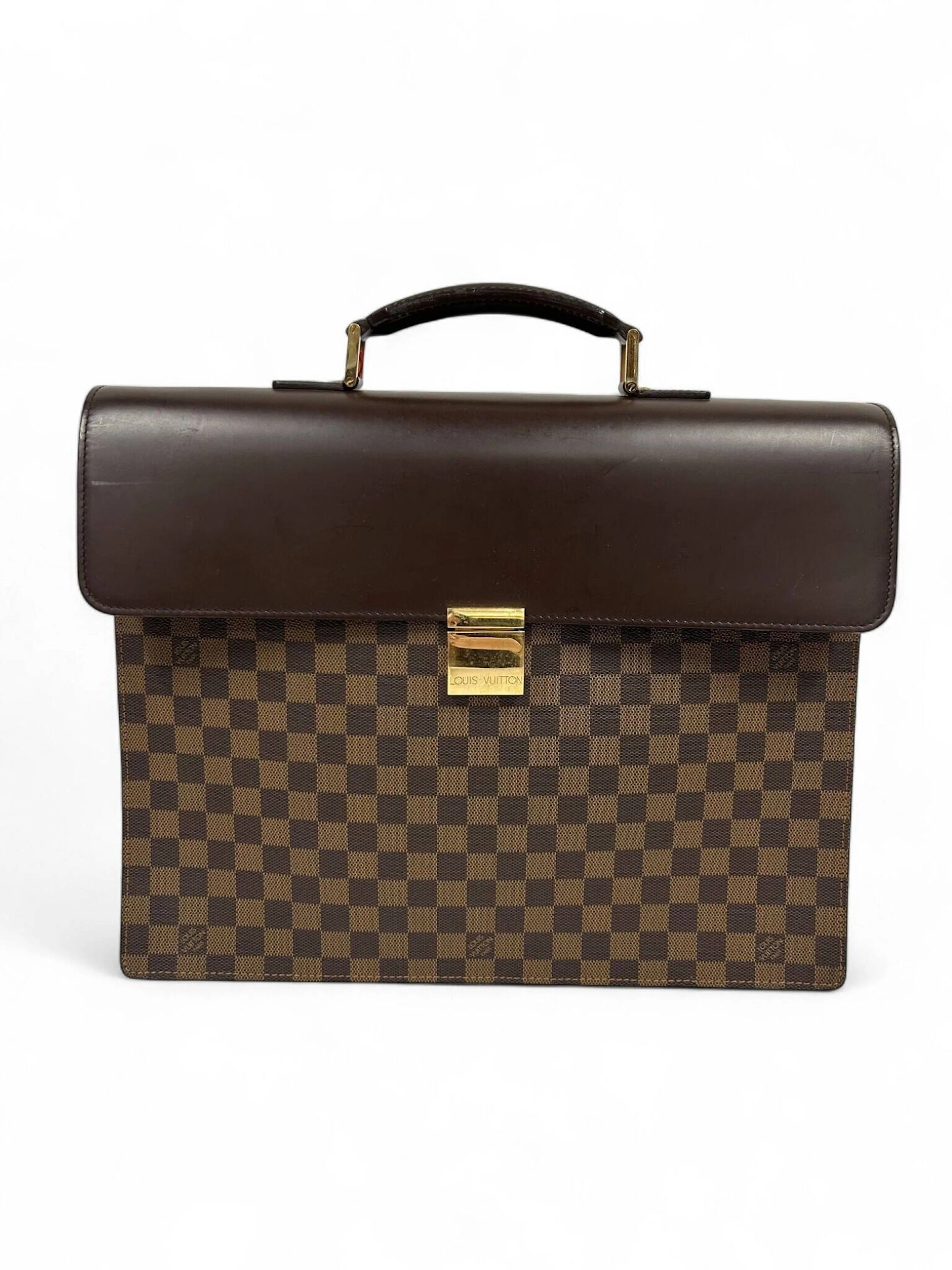 LOUIS VUITTON - Lot 157
