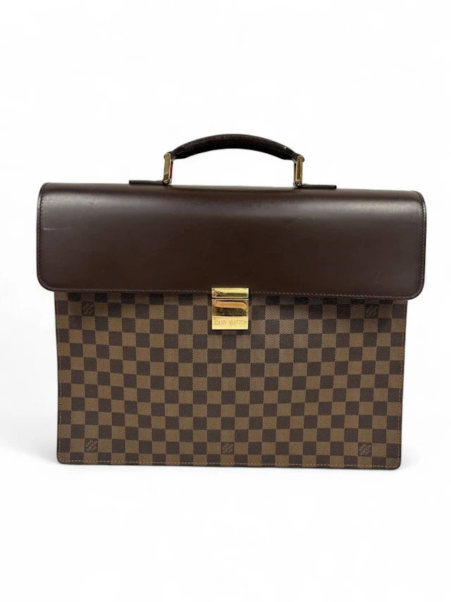 LOUIS VUITTON - Lot 157