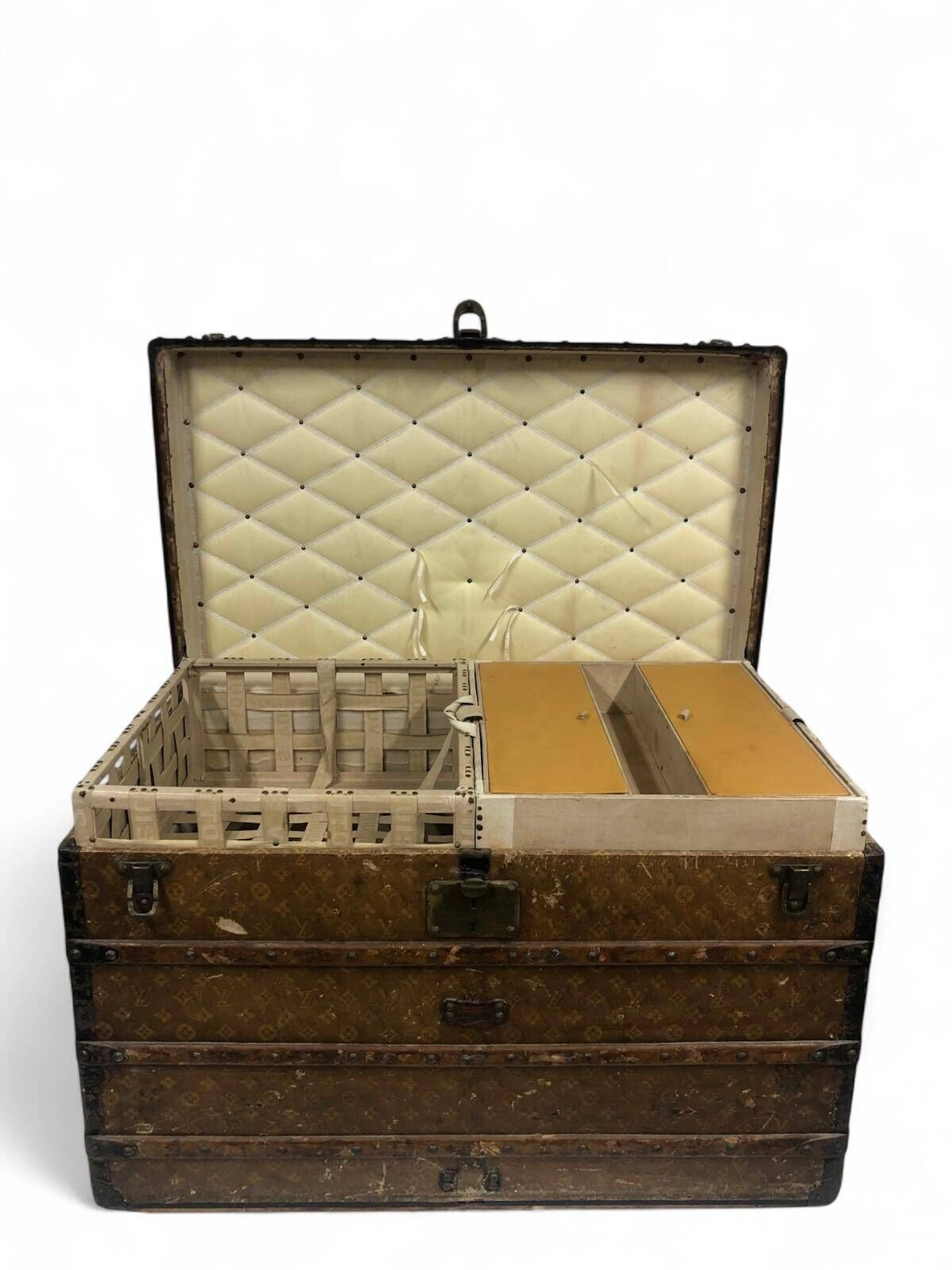 LOUIS VUITTON - Lot 29
