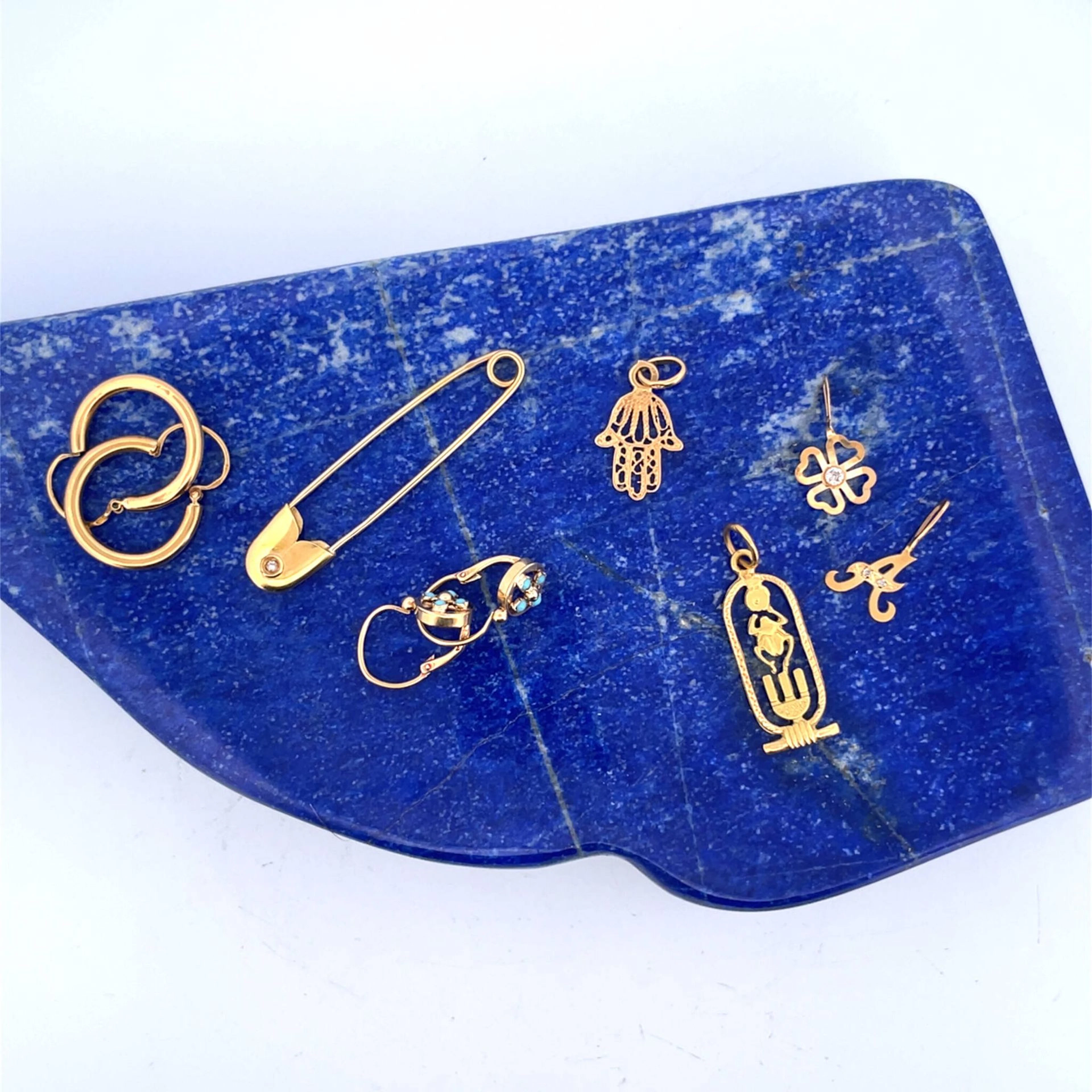 Yellow gold (750) set including: - Lot 267