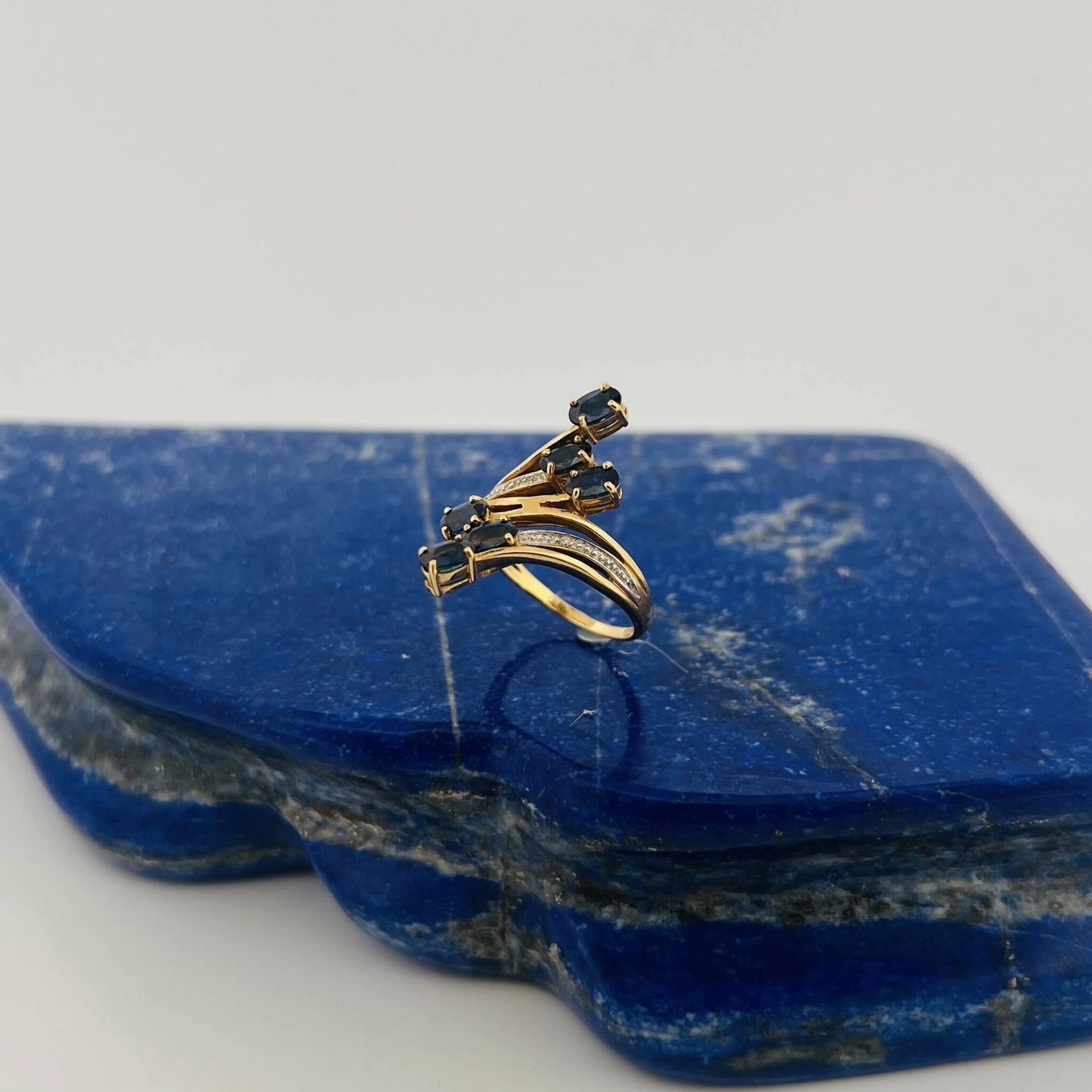 18K yellow gold (750) double-band ring set with six oval sap - Lot 308